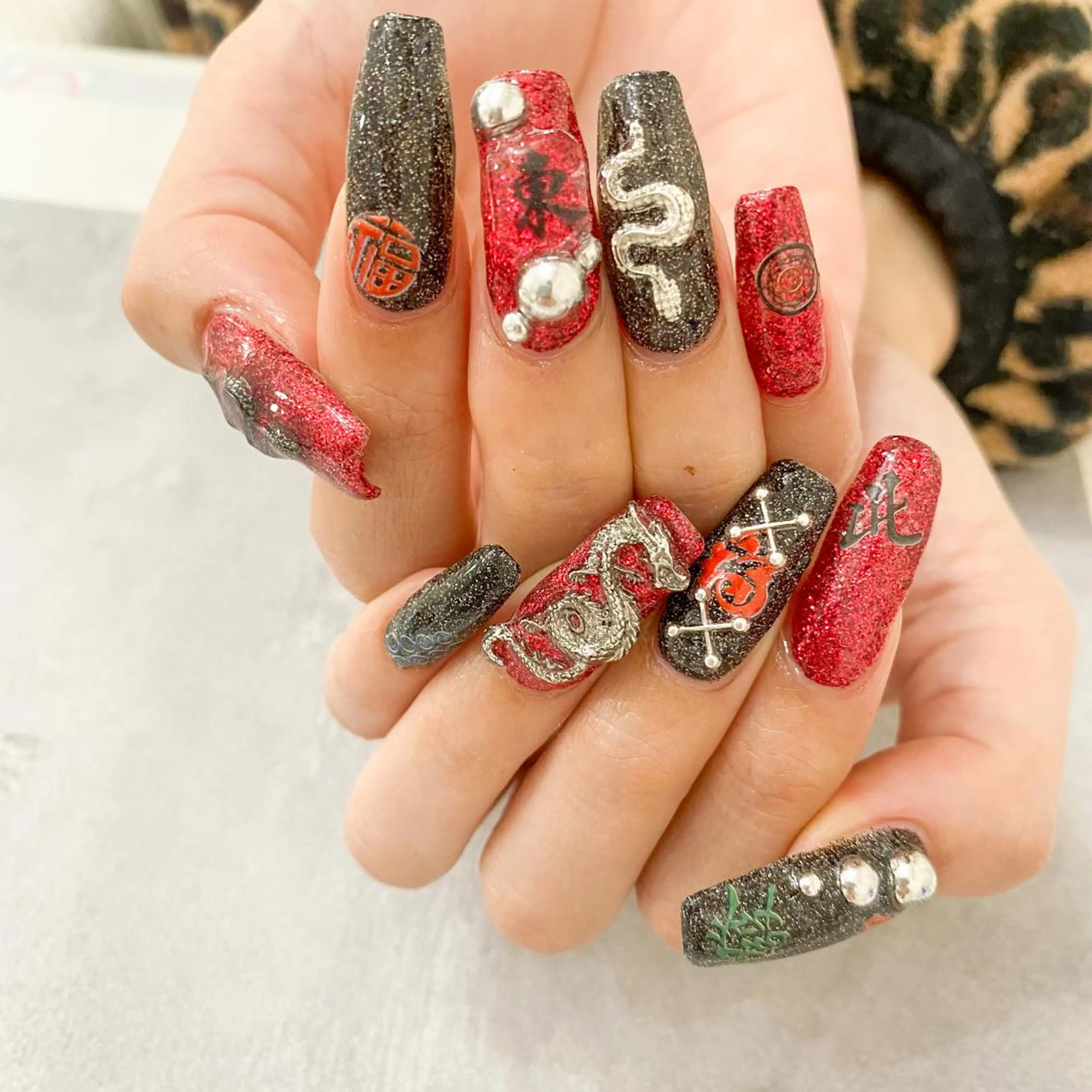 ネイル ハンドネイル ゴテゴテ💙ワンホン リオナのネイルデザイン