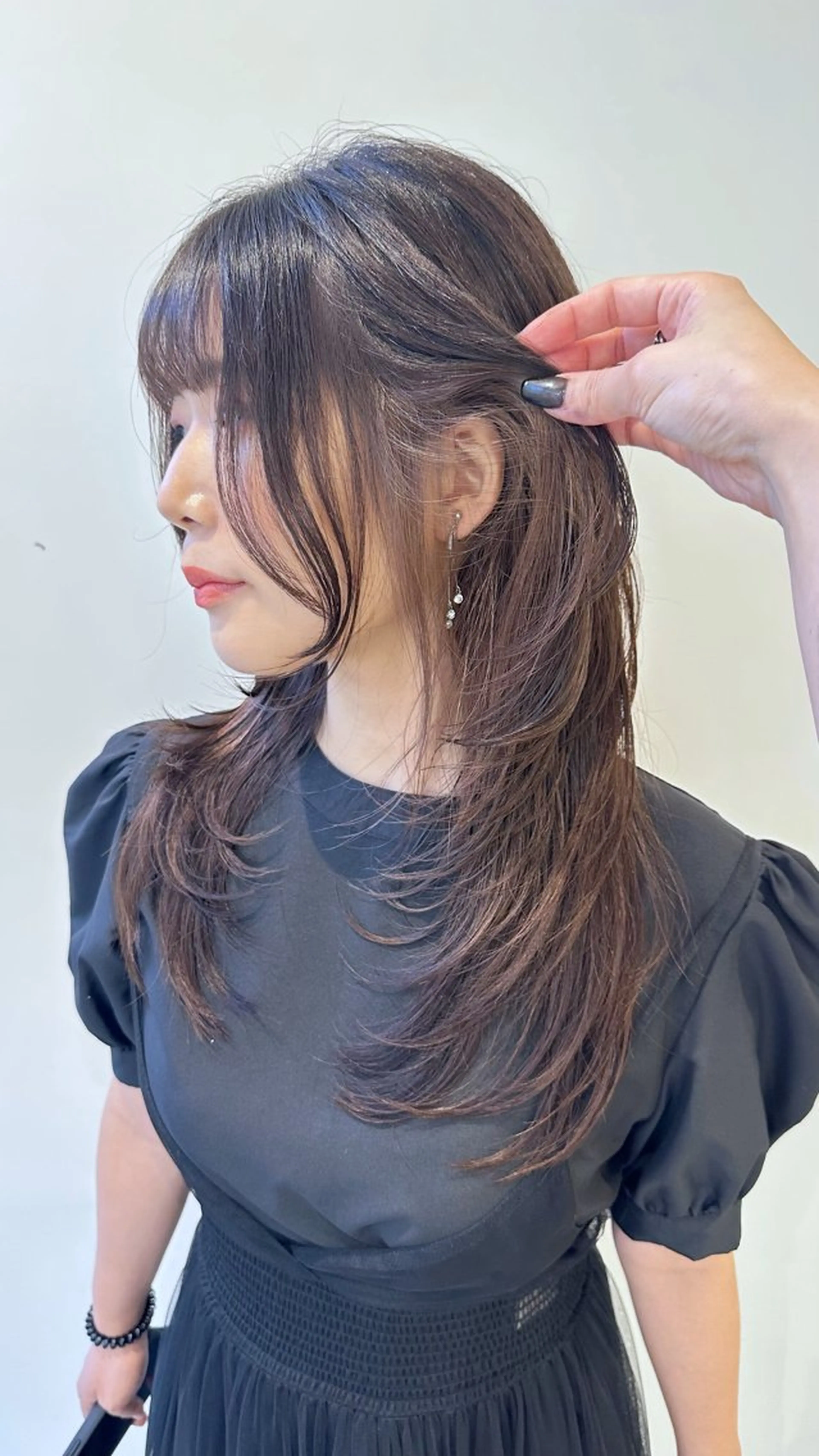 ロング カラー イヤリングカラー レイヤーカット カット ヘアカラー 小顔レイヤー/ ベージュ🤍Rieのヘアスタイル