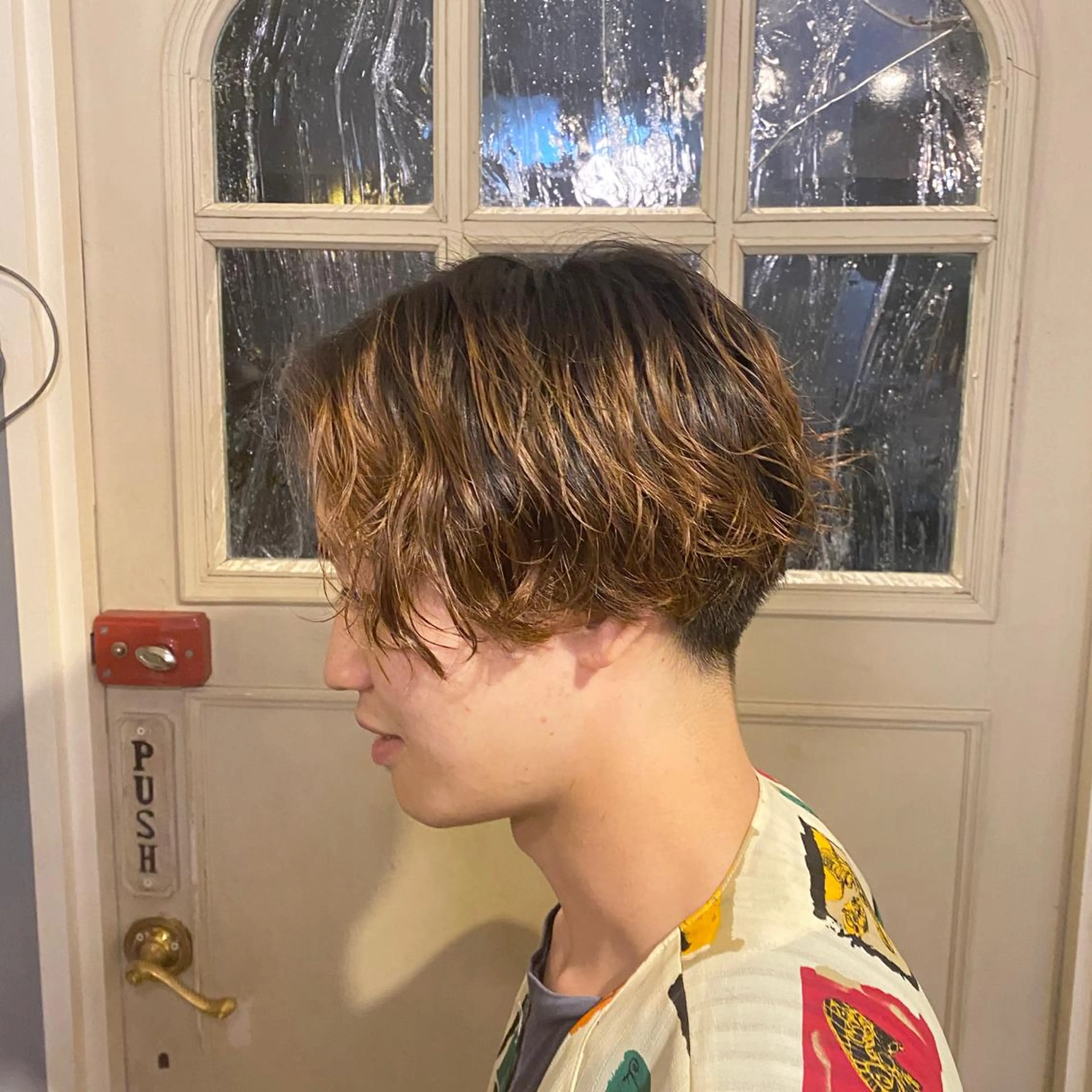 ミディアム パーマ メンズ ミディアムパーマ メンズパーマ ニュアンスパーマ BRITS 渡辺 菜々子のヘアスタイル