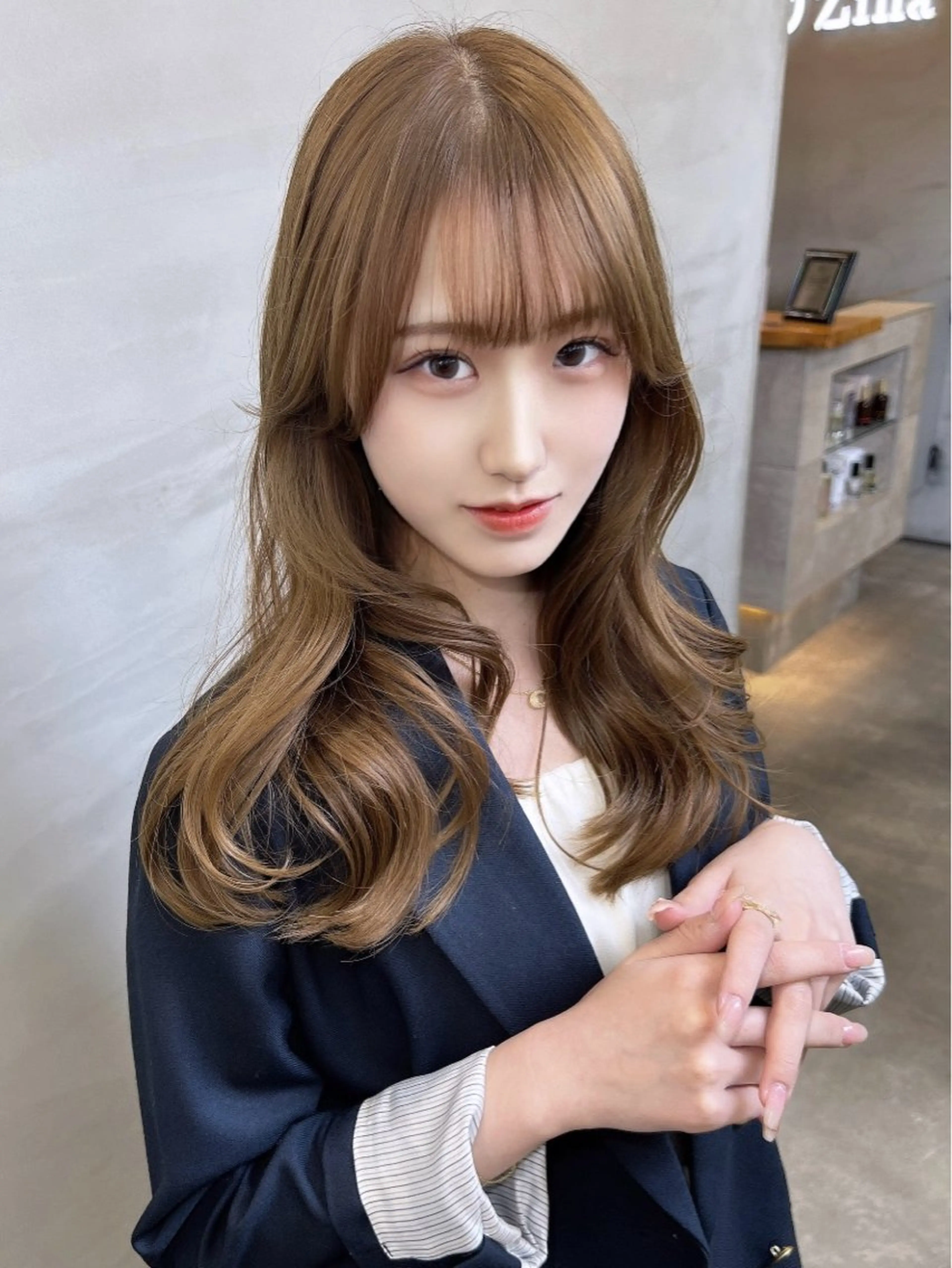 セミロング カラー ベージュカラー ミルクティーベージュ カット ヘアカラー トリートメント 前髪/顔まわりカット 艶髪/髪質改善/縮毛のヘアスタイル