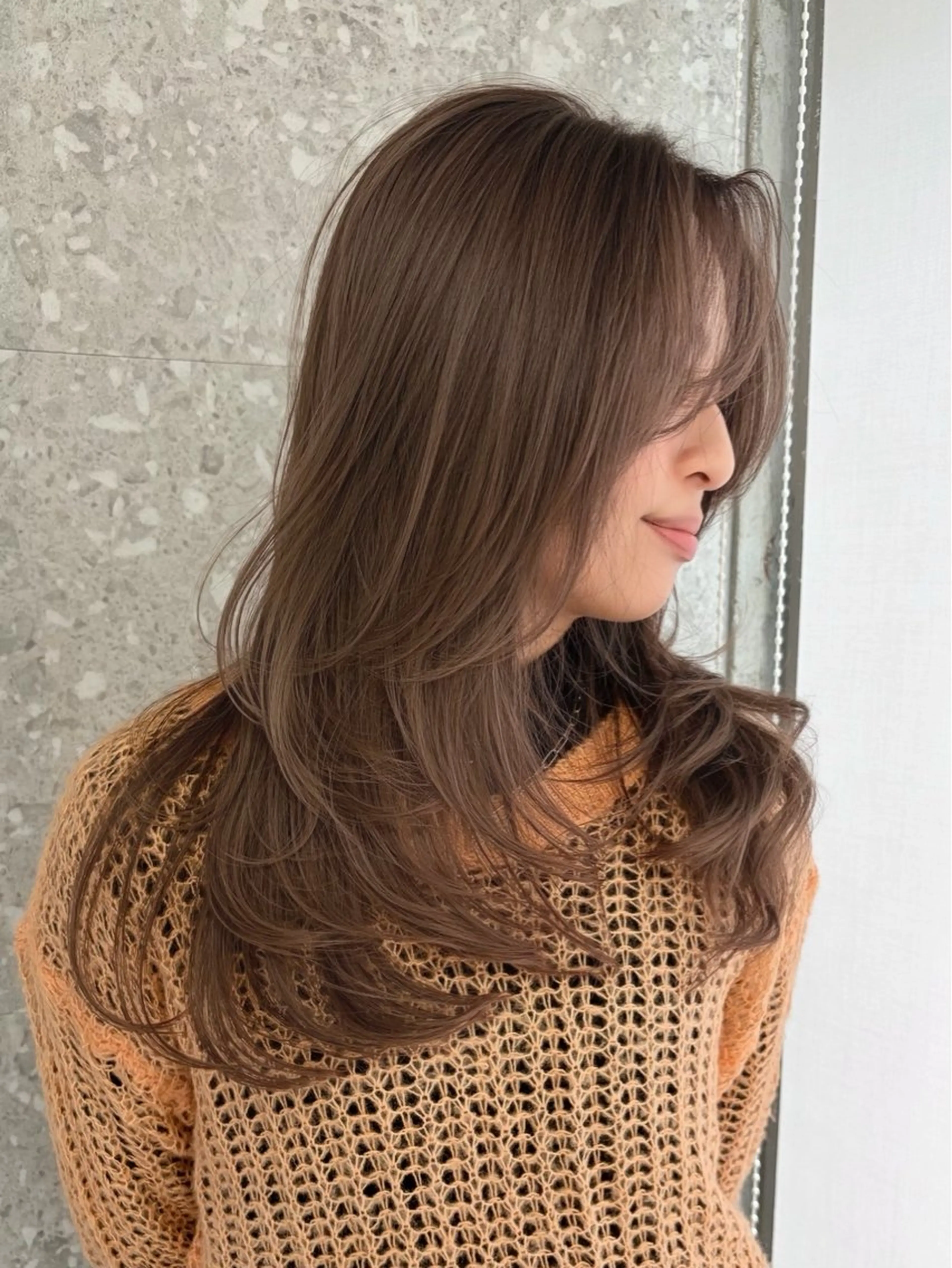 ロング カラー ベージュカラー ブリーチ 透明感カラー ミルクティーベージュ ヘアカラー 失敗しないハイトーン レイヤーカット/ミワのヘアスタイル