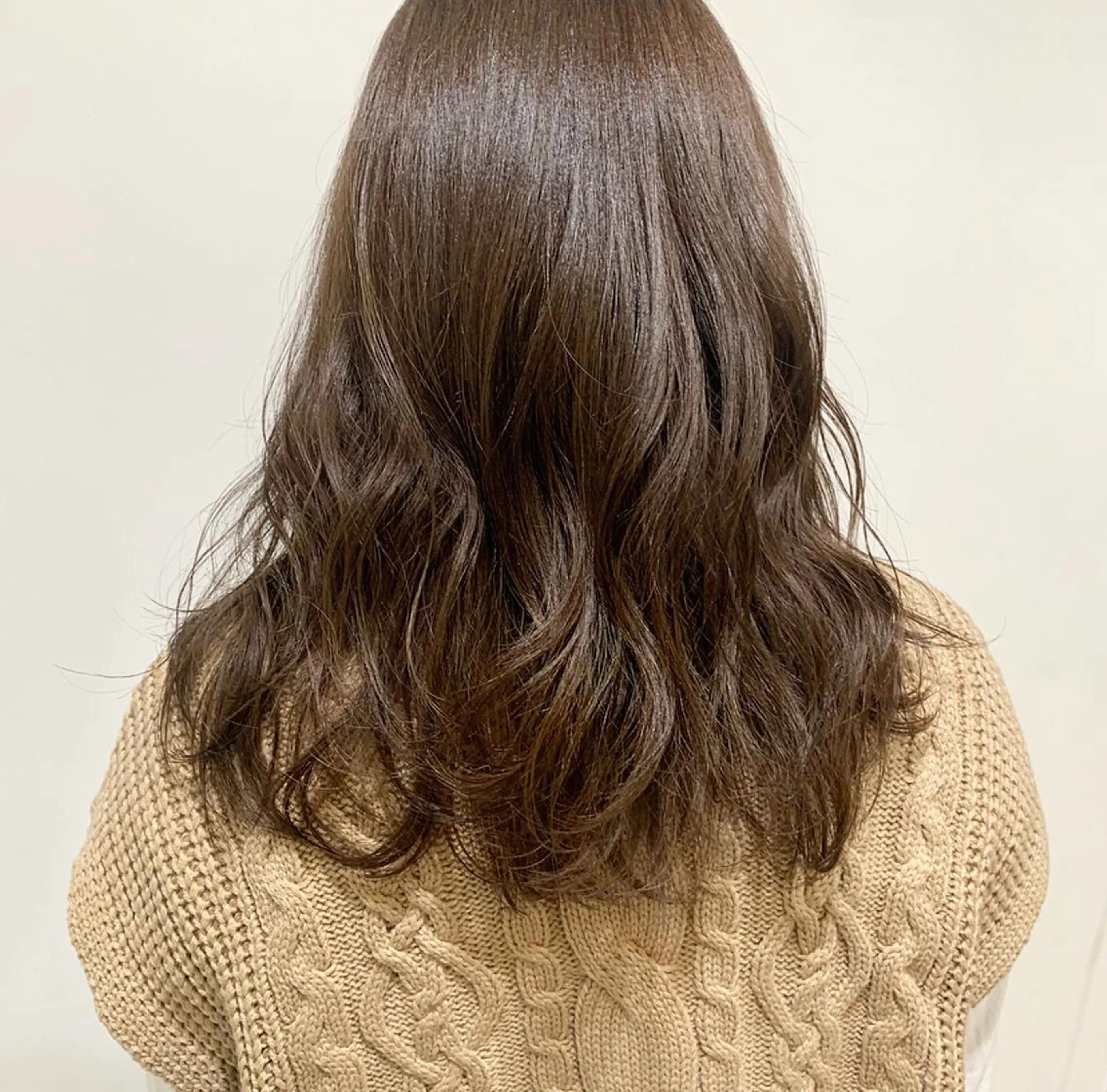 カラー 山口 莉奈のヘアスタイル