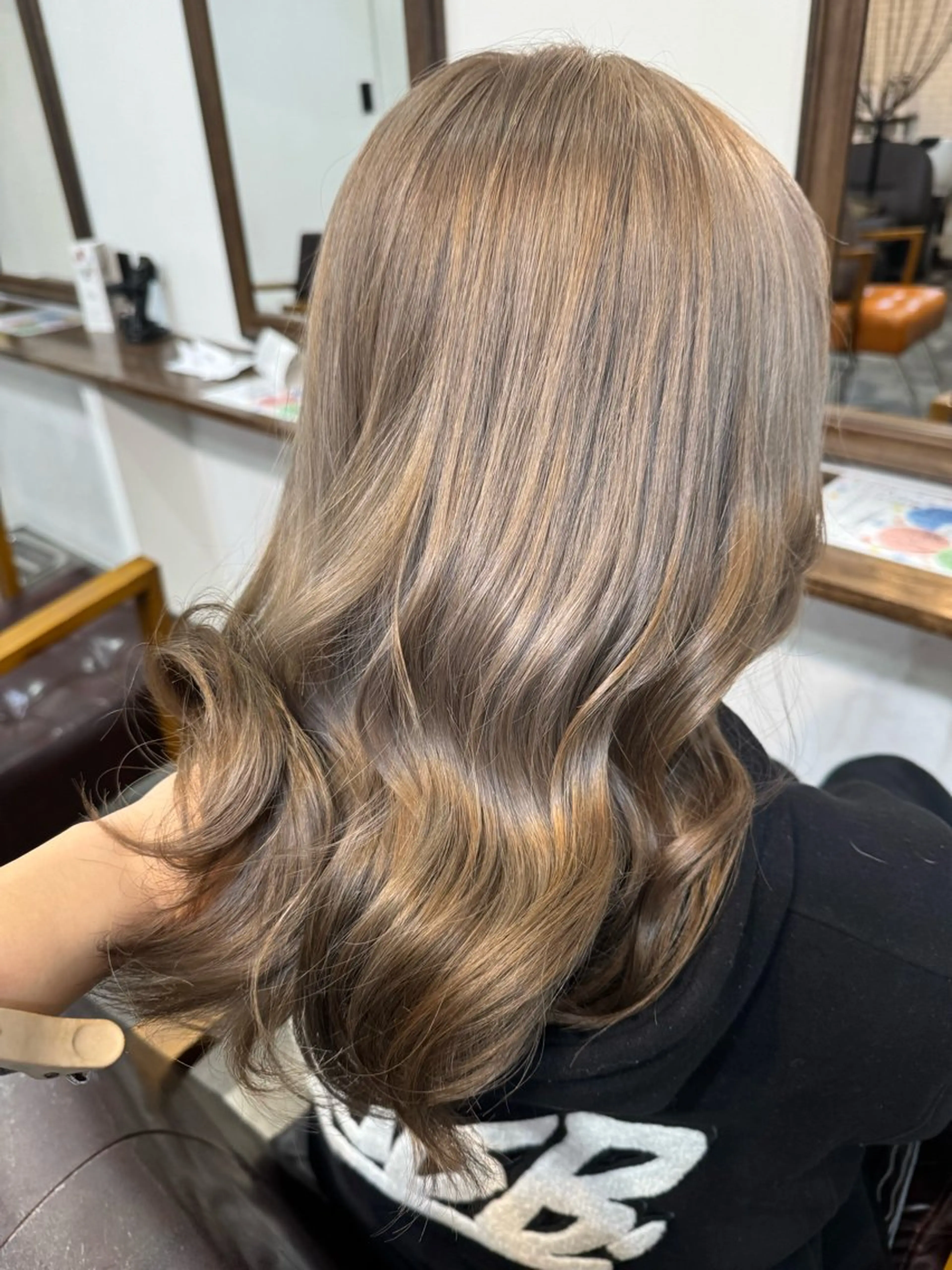 セミロング カラー ベージュカラー AKI 🐉のヘアスタイル