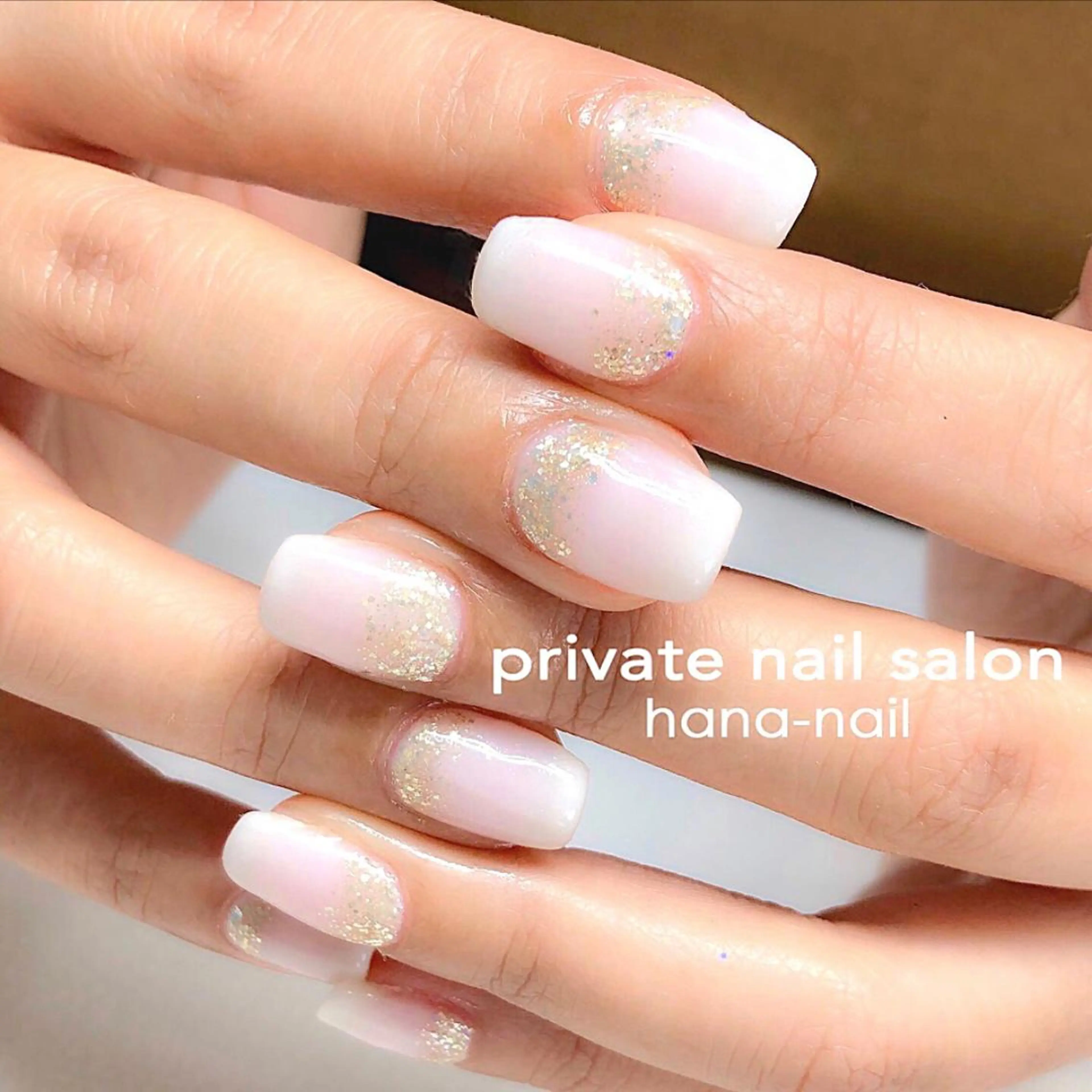ネイル ラメ(グリッター) ミディアムネイル スクエアネイル ホワイト Kao hana-nailのネイルデザイン