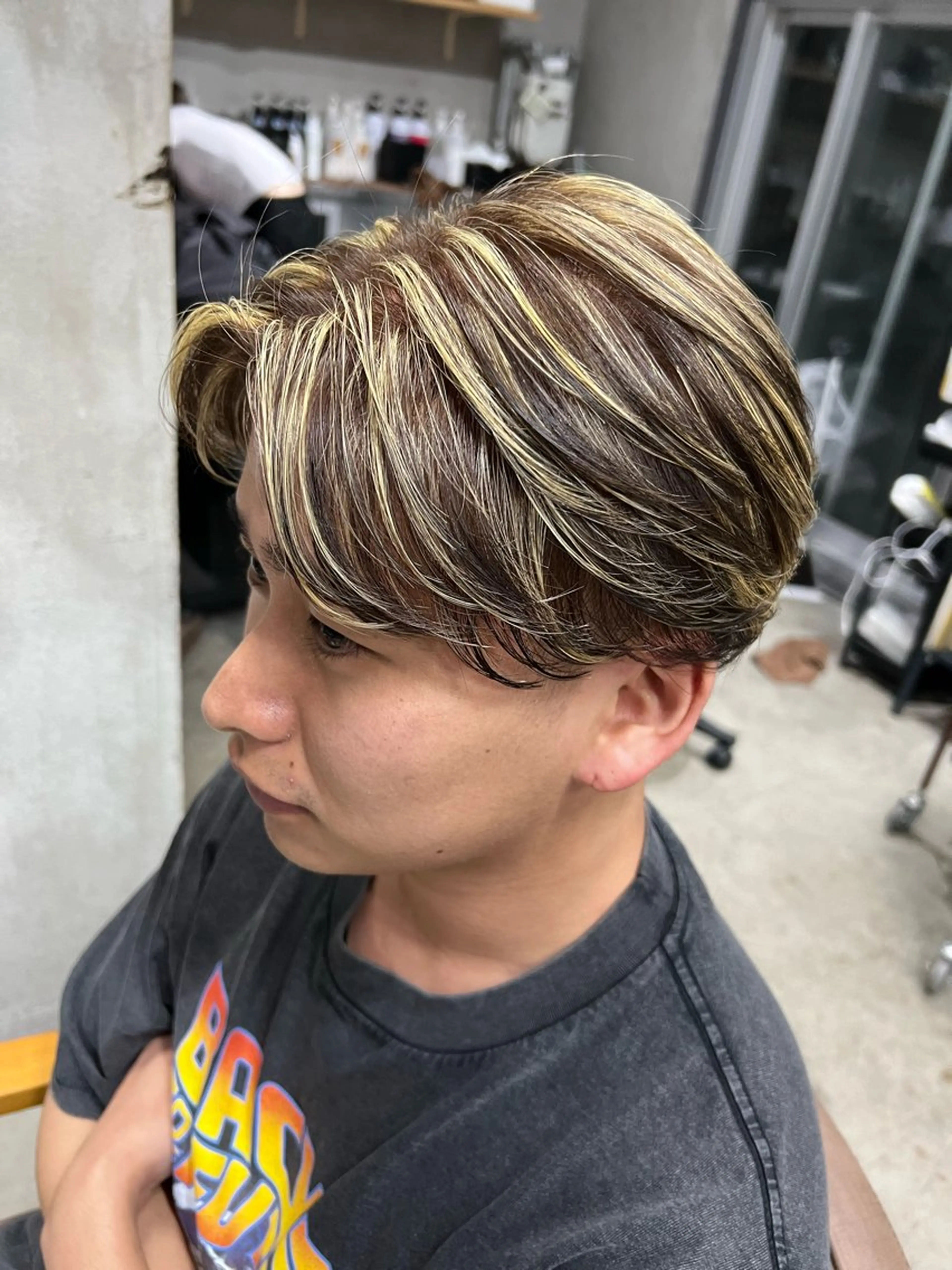 ショート ヘアカラー maya レイヤーカットのヘアスタイル