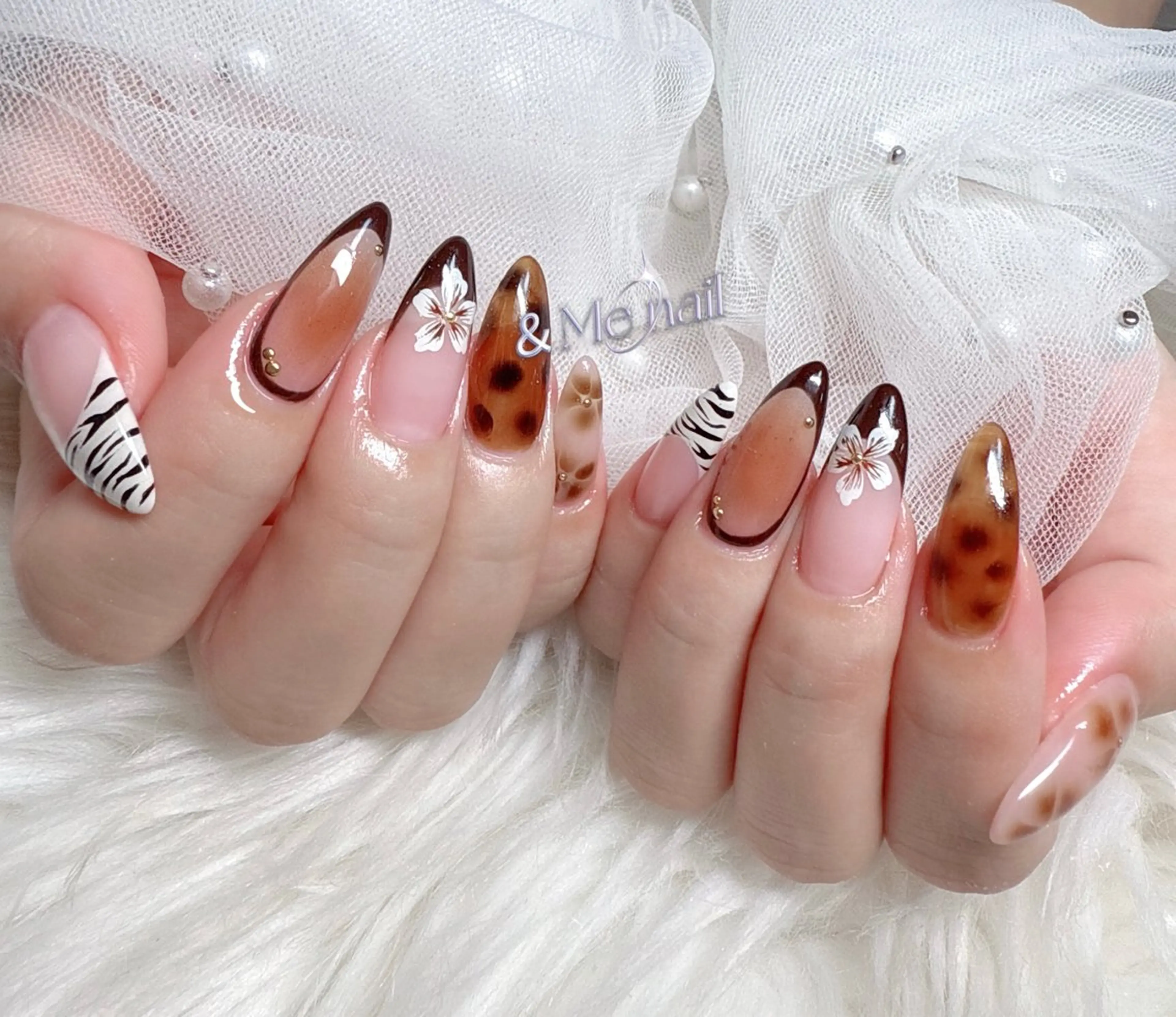 ネイル ハンドネイル &ME ネイルサロンのネイルデザイン