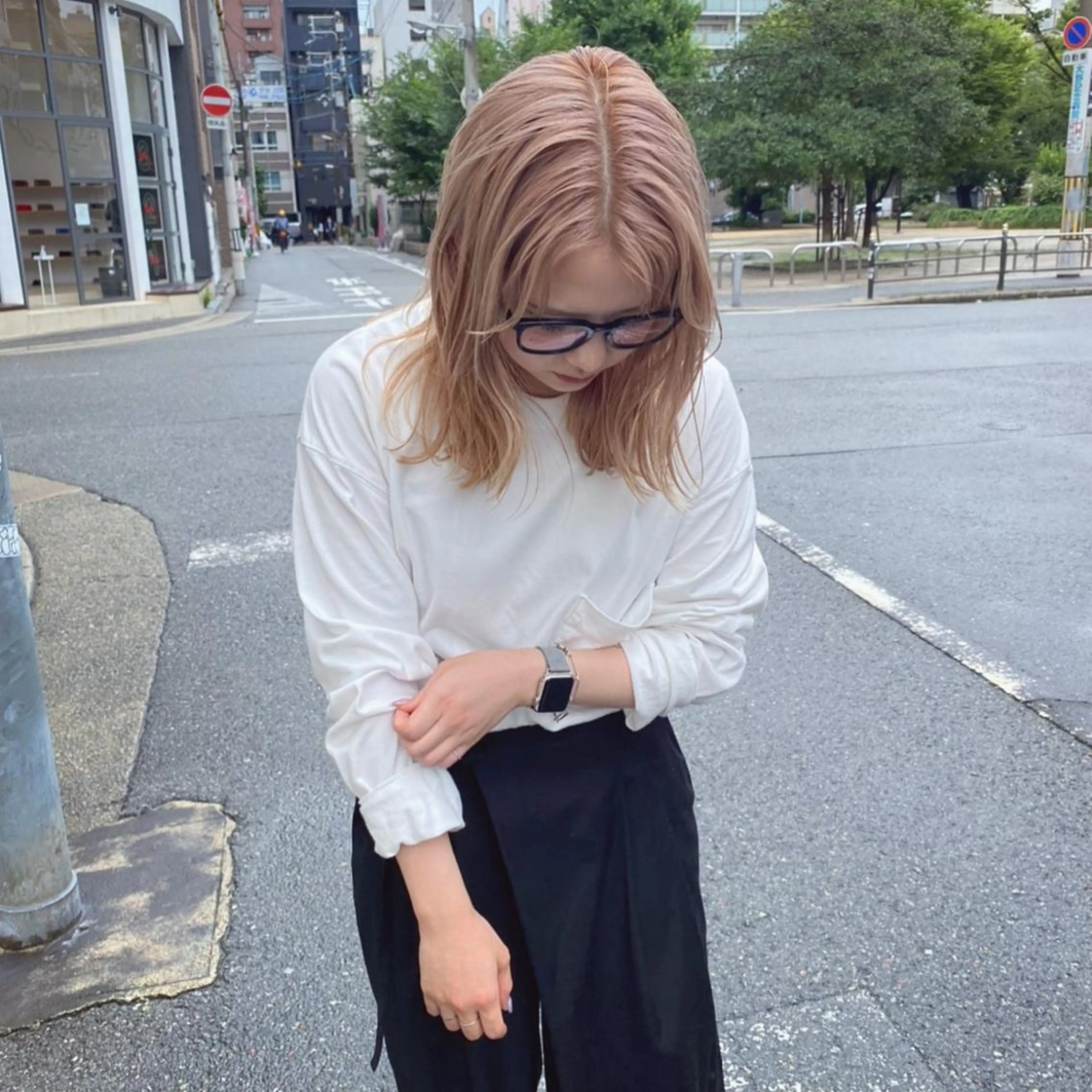 セミロング カラー ベージュカラー ハイトーンカラー ハイトーンベージュ ハッシュカット カシマハヤトのヘアスタイル