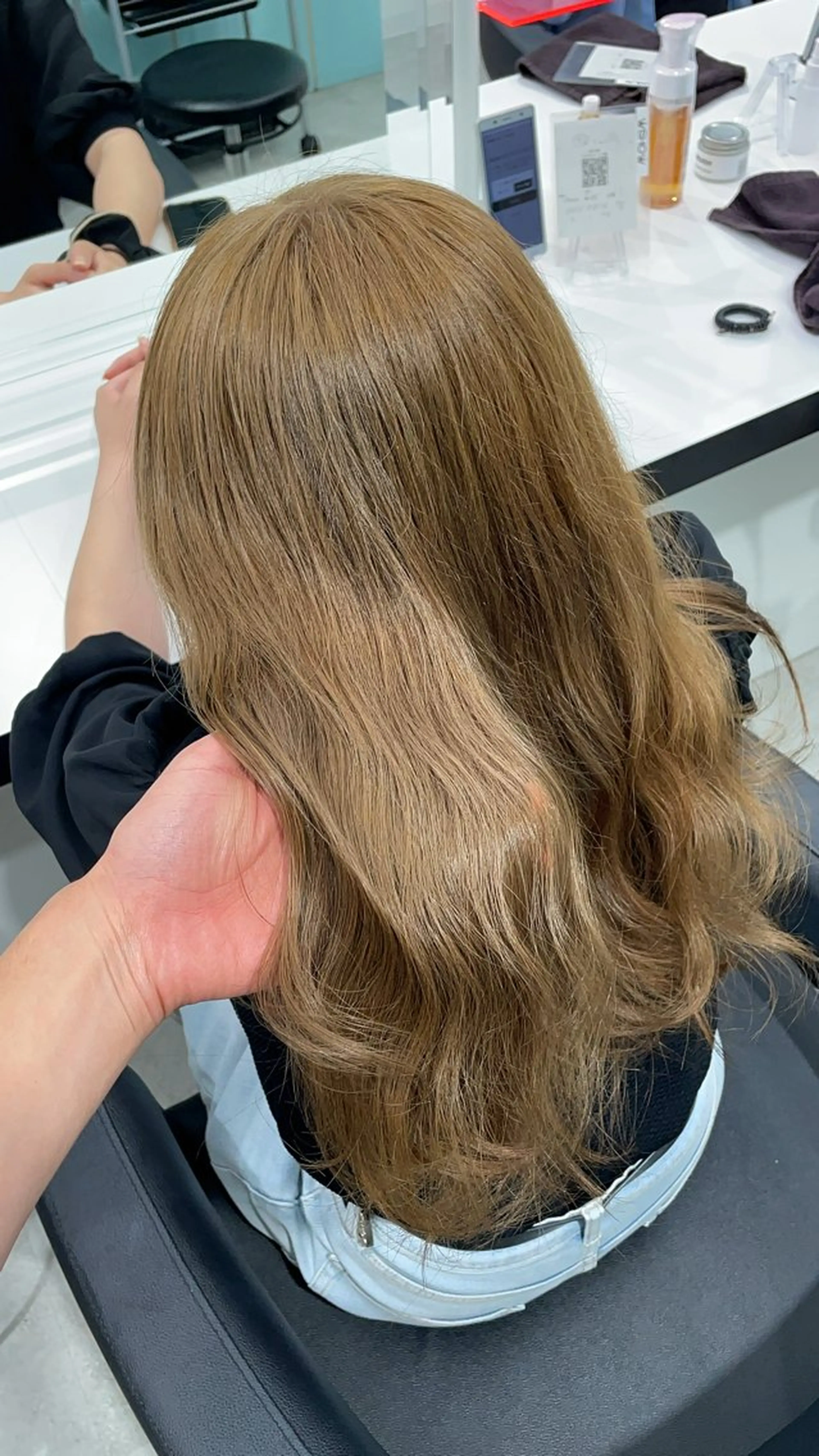 ロング カラー 履歴修正屋さん／ ブロンド／ホワイトのヘアスタイル