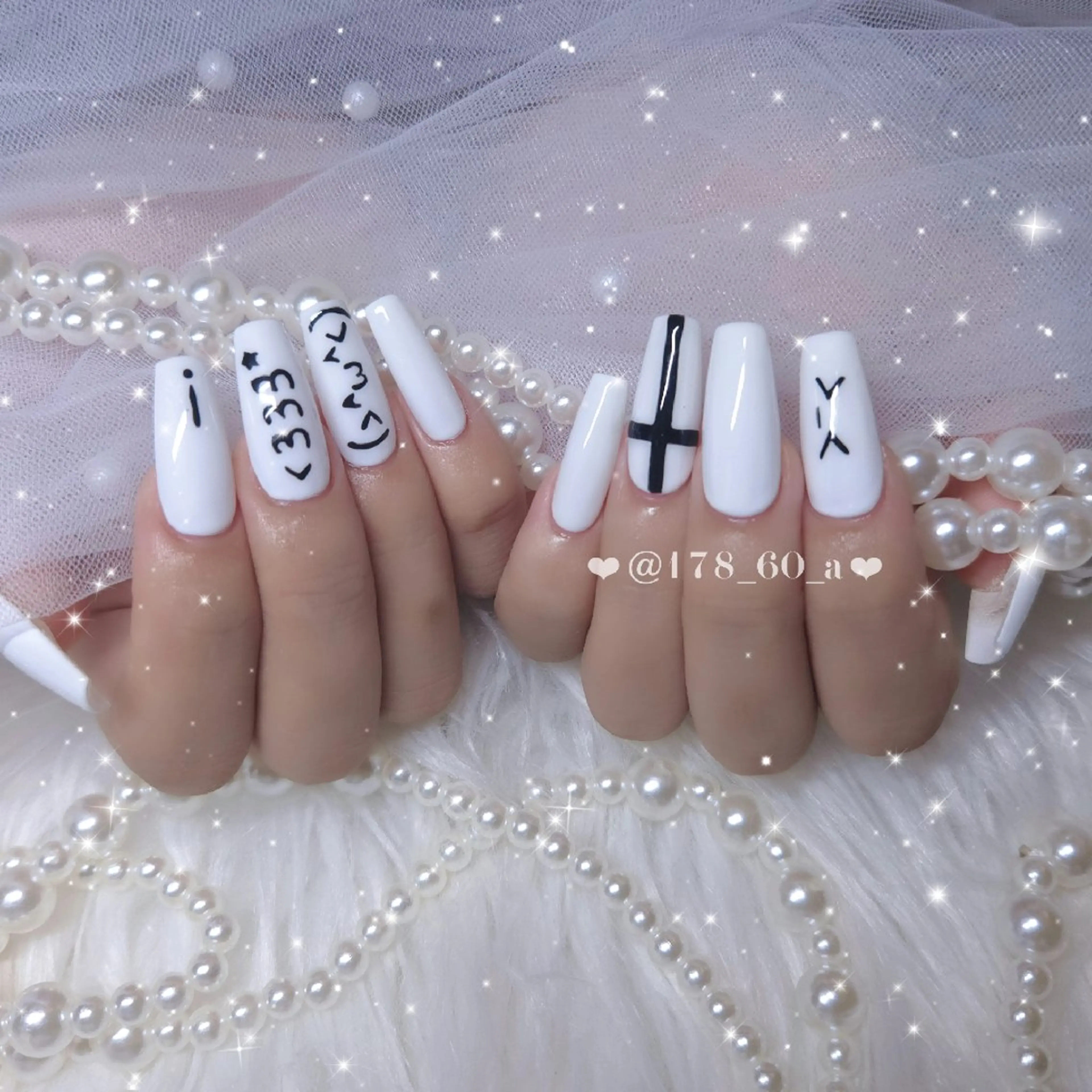 ネイル アートネイル スカルプネイル 冬ネイル ハンドネイル HAPPINAS🎀  れん🖤痛ネイルのネイルデザイン