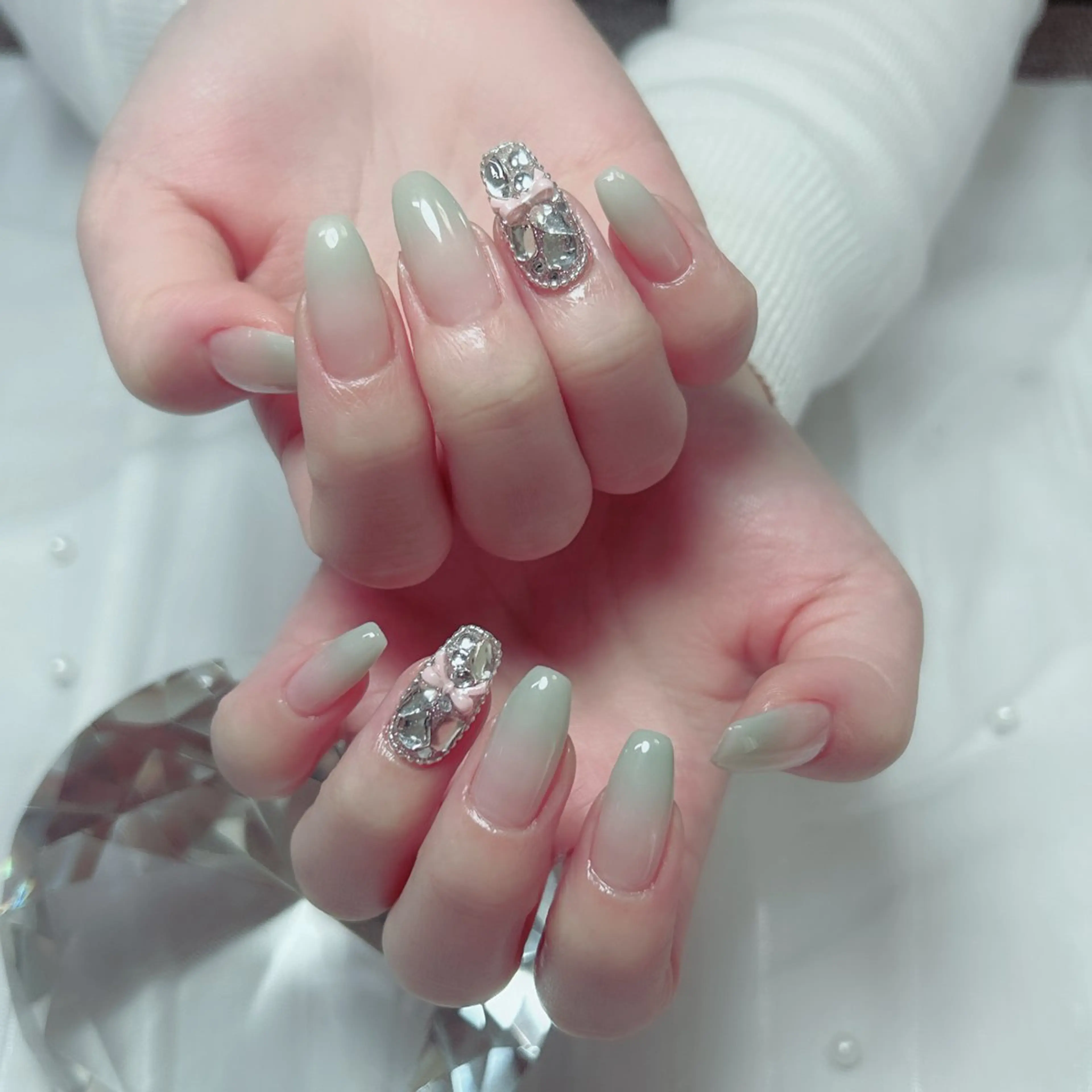 ネイル オーロラネイル フラワーネイル フレンチネイル キラキラネイル ラメ(グリッター) ハンドネイル Cute Tips nailのネイルデザイン