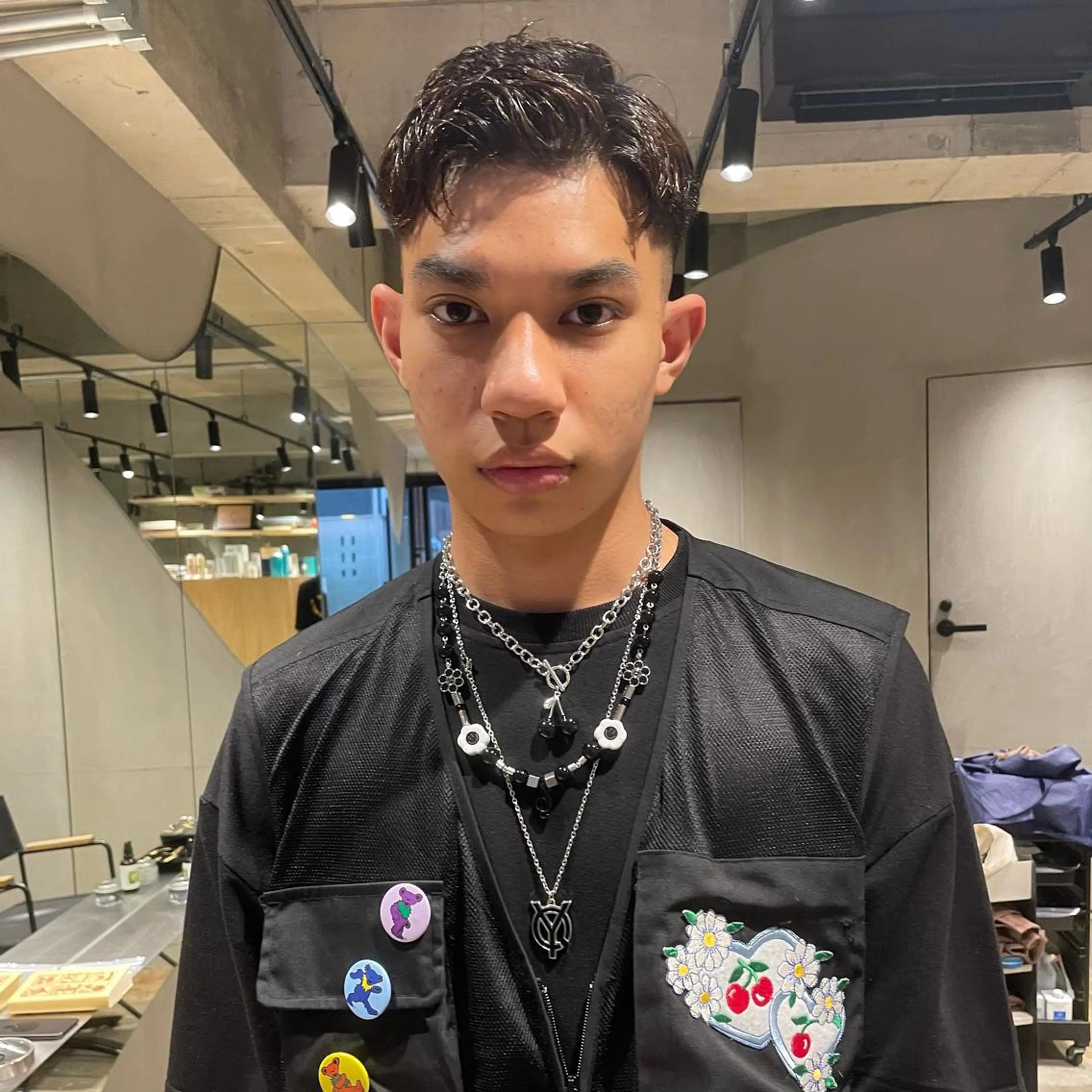 メンズ メンズブリーチ フェードカット メンズハイライト メンズハイトーン メンズインナーカラー カット ヘアカラー 🌈圧倒的デザイン パーマ 関和希のヘアスタイル