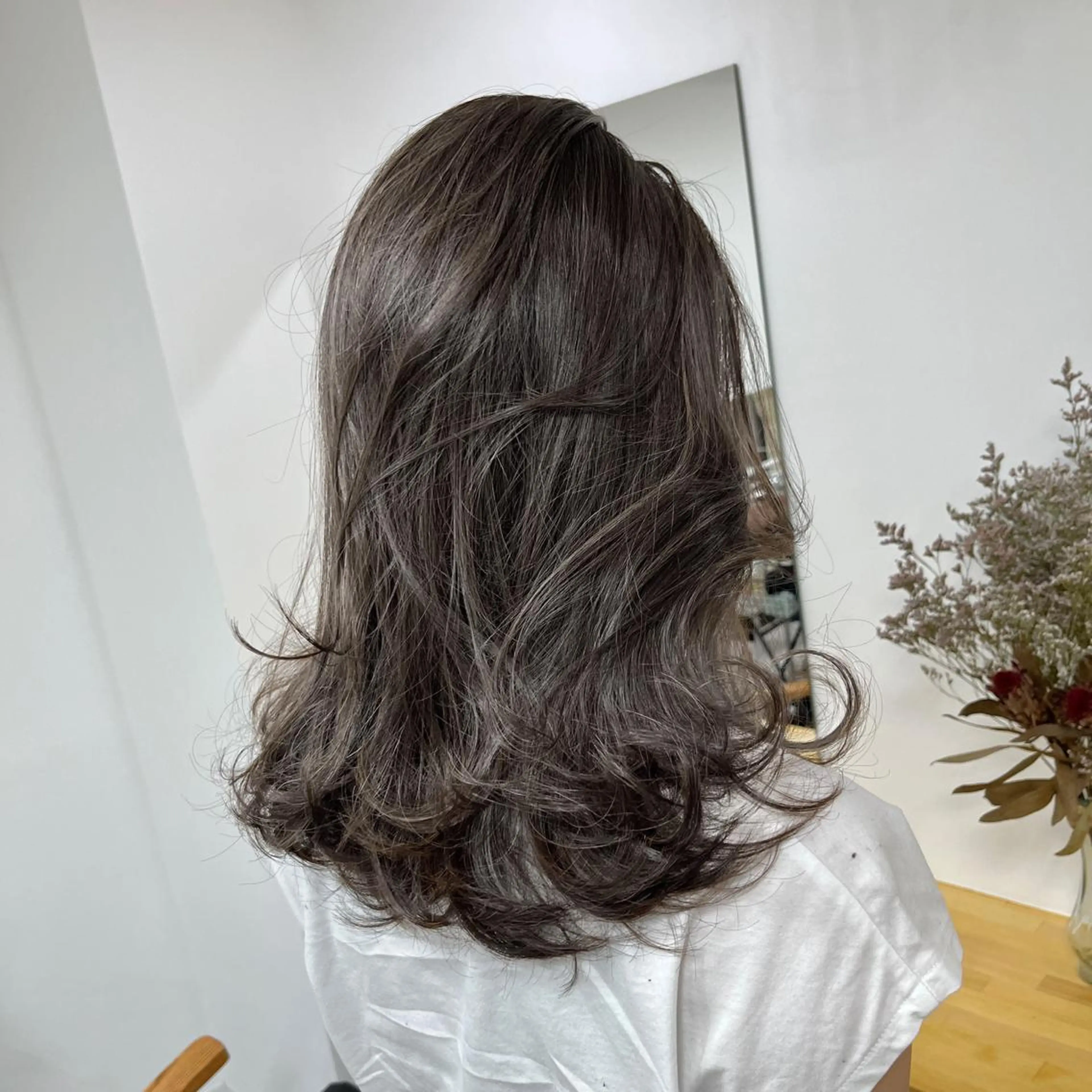 セミロング アッシュ 外国人風カラー ハイライト 髪質改善 韓国風ヘア カット ヘアカラー トリートメント hoNua. 栄/透明感カラーのヘアスタイル