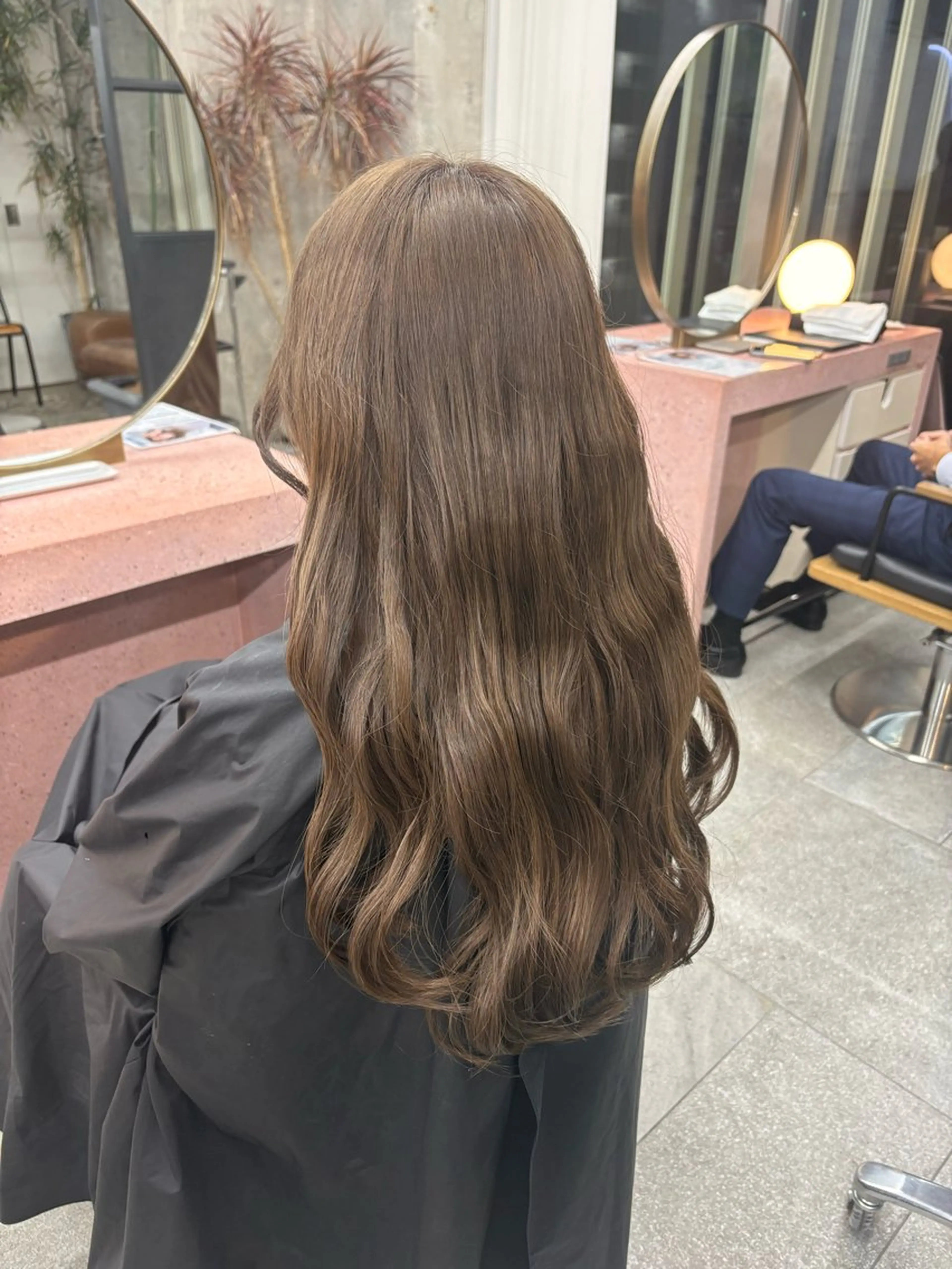 ロング カット ヘアカラー 鈴木瑛里／ブロンド ベージュ／男女のヘアスタイル