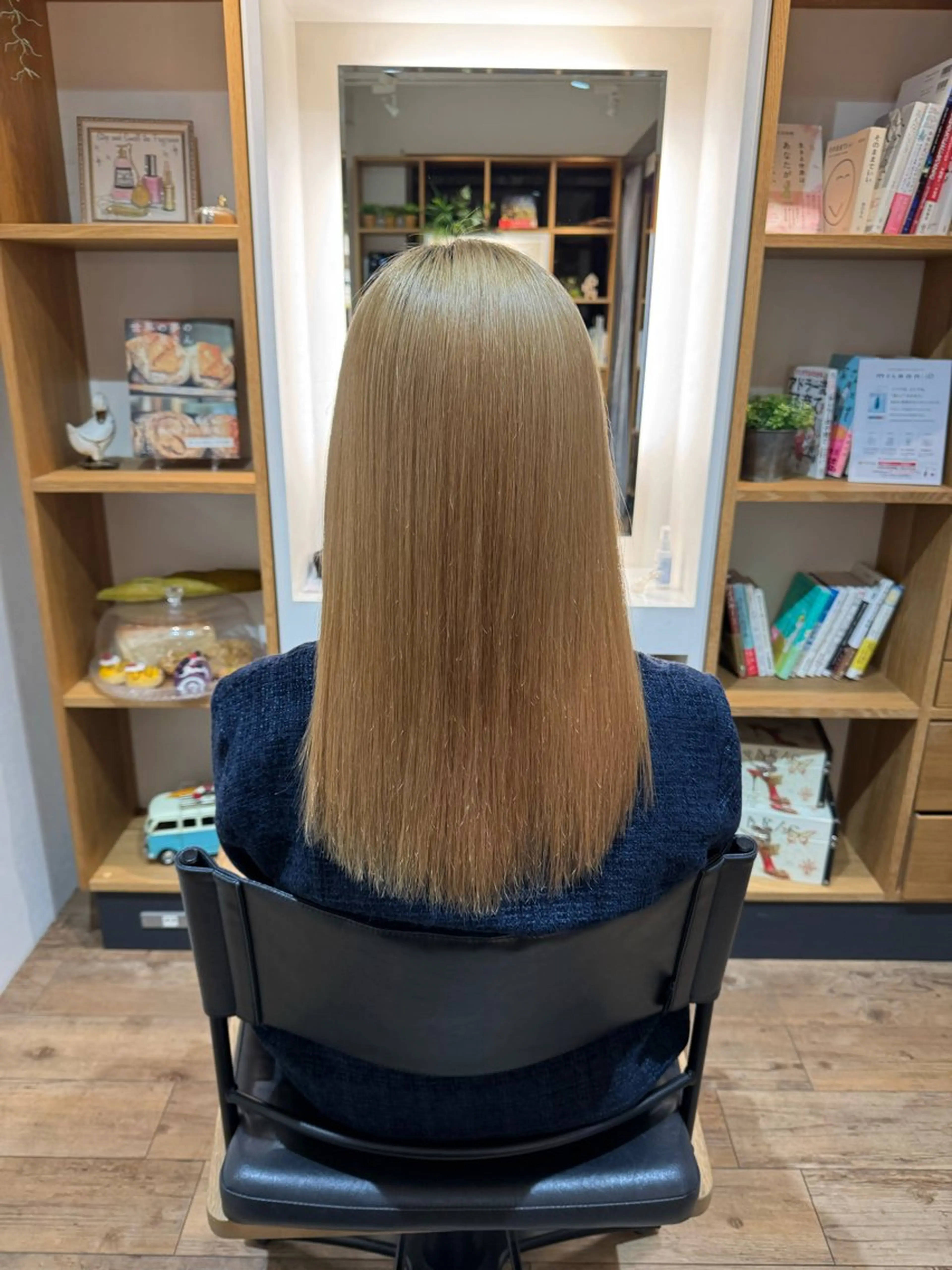 セミロング カット 縮毛矯正 トリートメント afloatkobe所属・美髪/髪質改善 川口凌弥のヘアスタイル