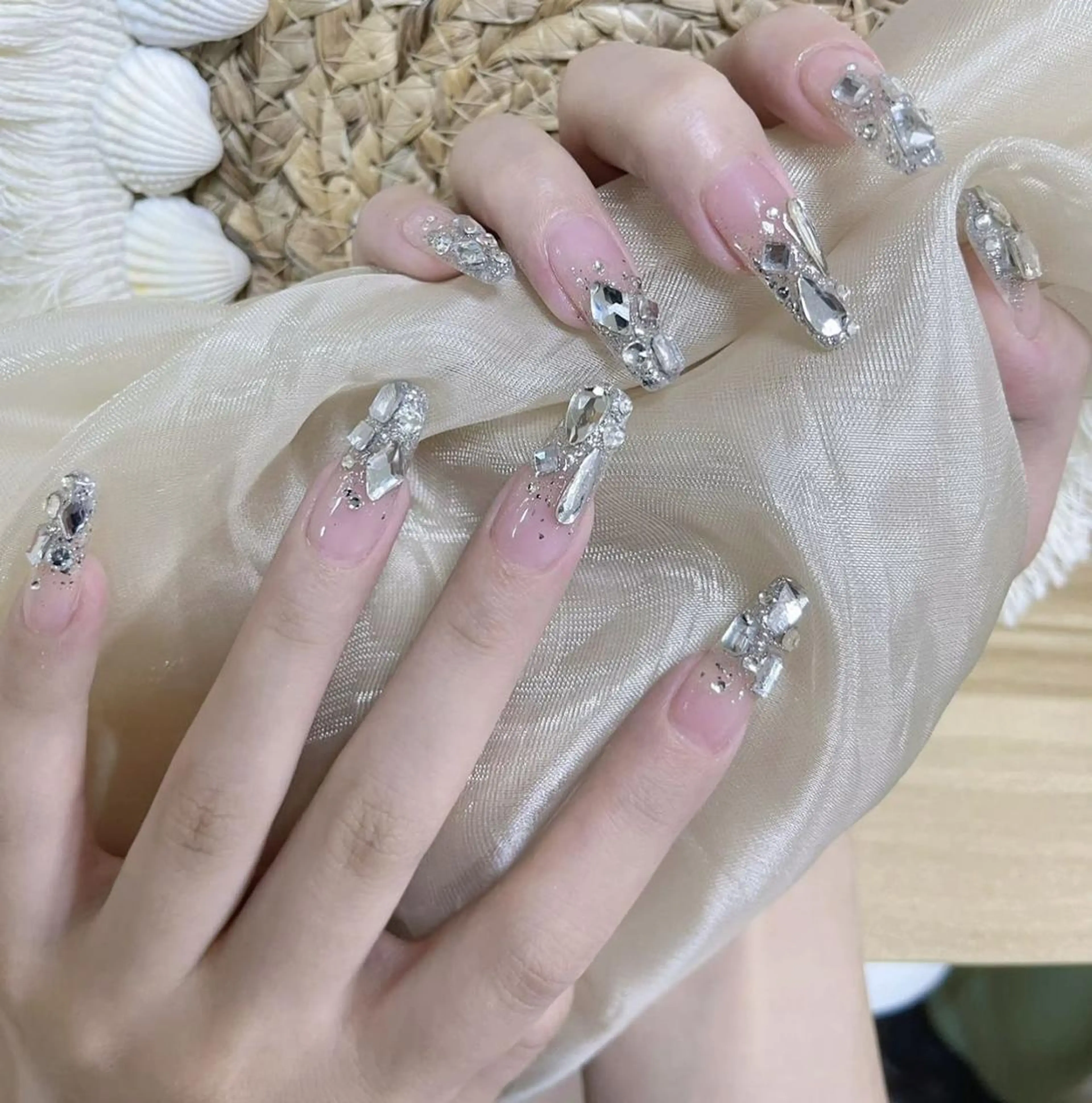 ネイル 長さ出し ネイルチップ Queens ゲンのネイルデザイン