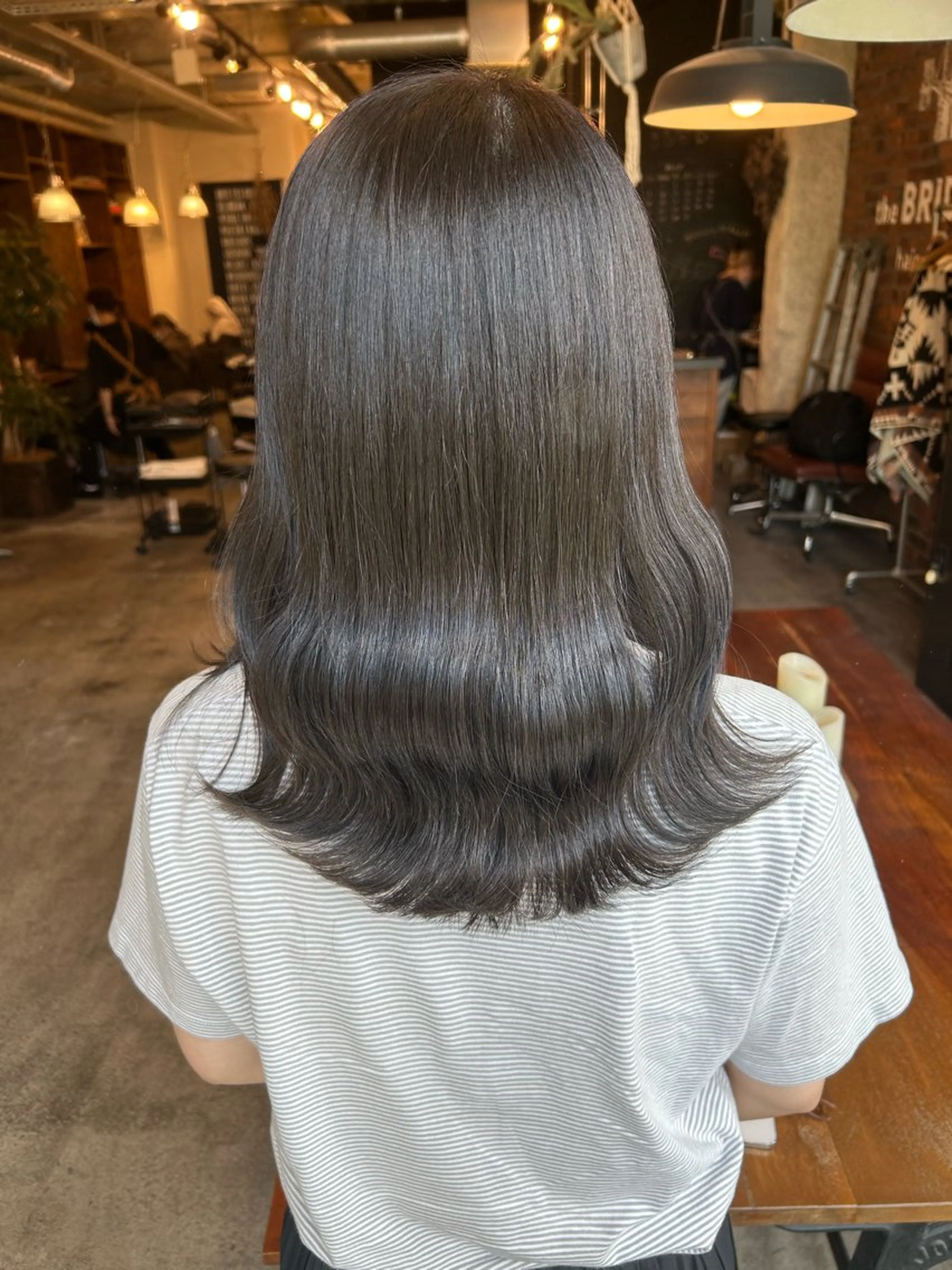 ミディアム カラー グレージュ the BRIDGE 加藤みのりのヘアスタイル