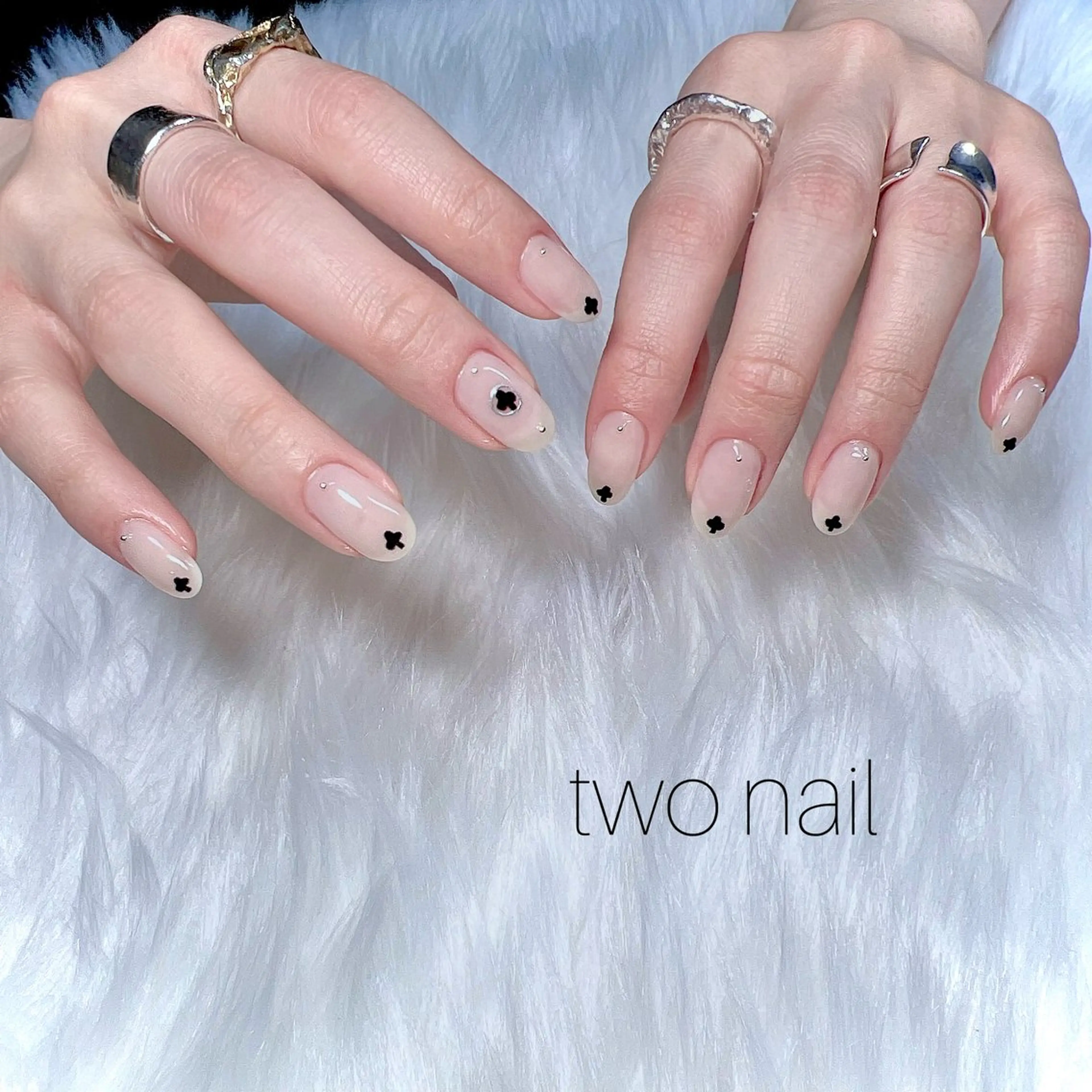 ネイル アートネイル ネイルチップ ホワイト ハンドネイル two nailのネイルデザイン