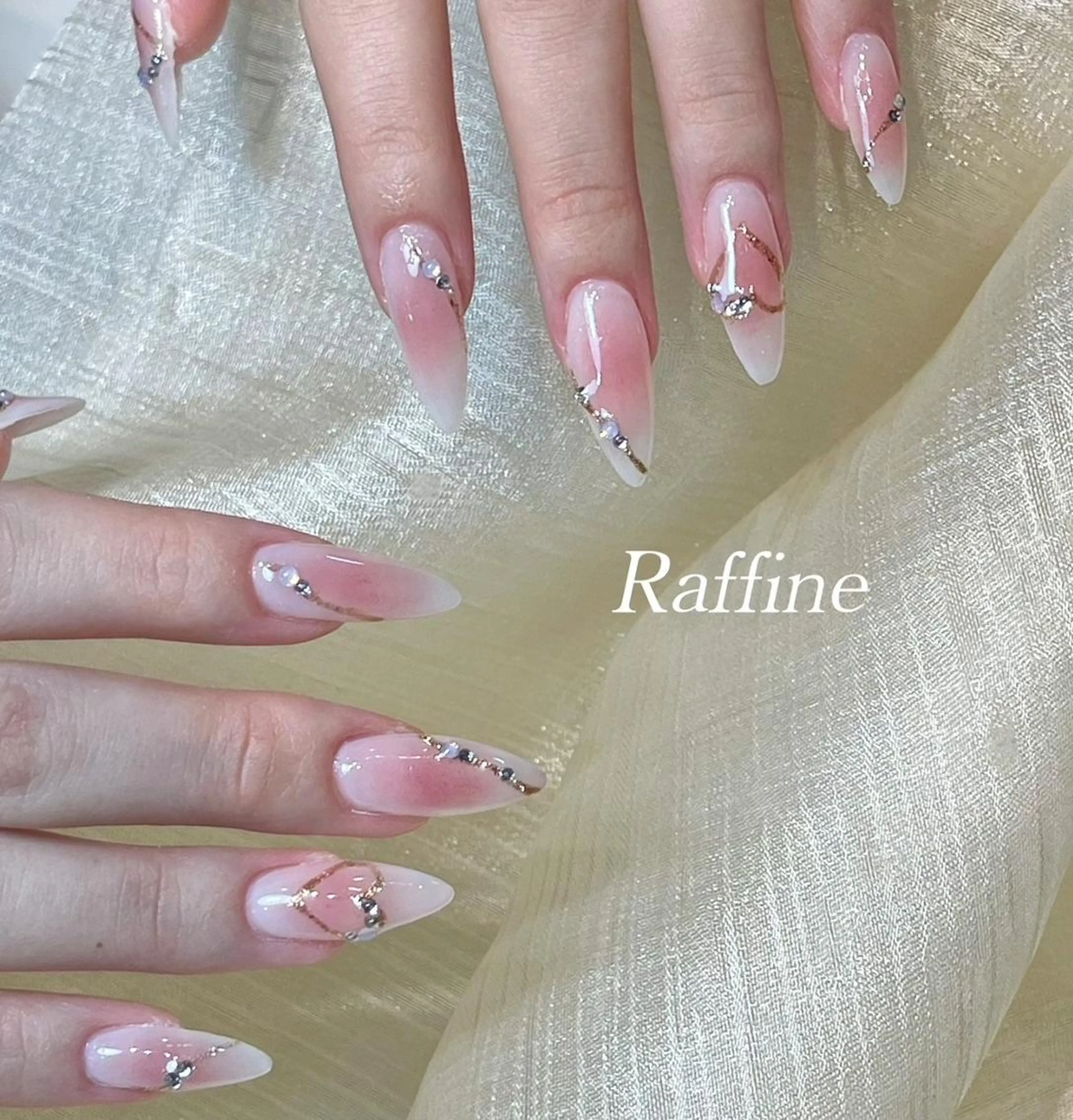 ネイル ハンドネイル フットネイル ハンドケア RAFFINE haru🦋🩵のネイルデザイン
