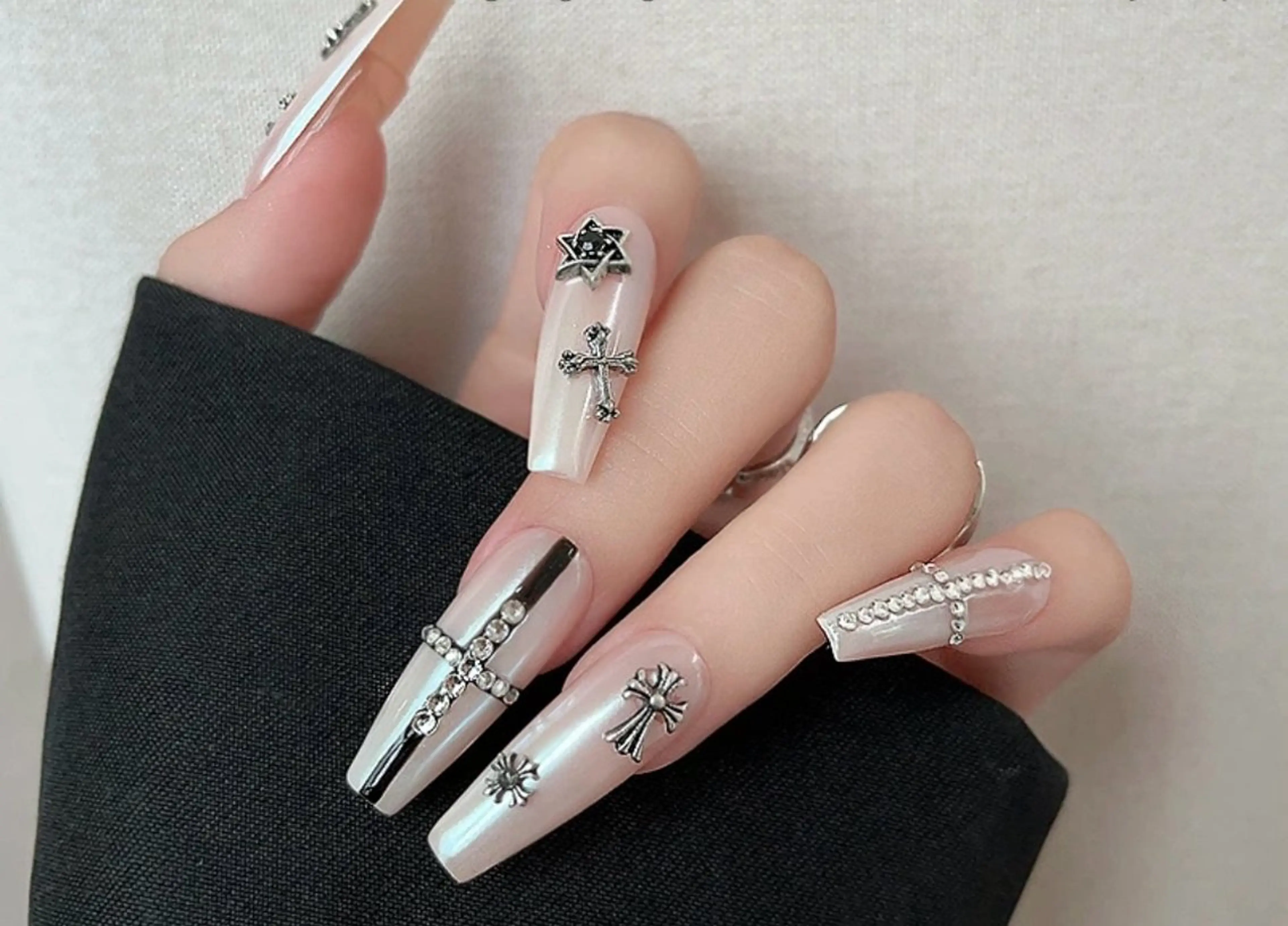 ネイル アートネイル べっ甲ネイル チークネイル 長さ出し フラッシュネイル ハンドネイル ハンドケア For you. Nail Salonのネイルデザイン