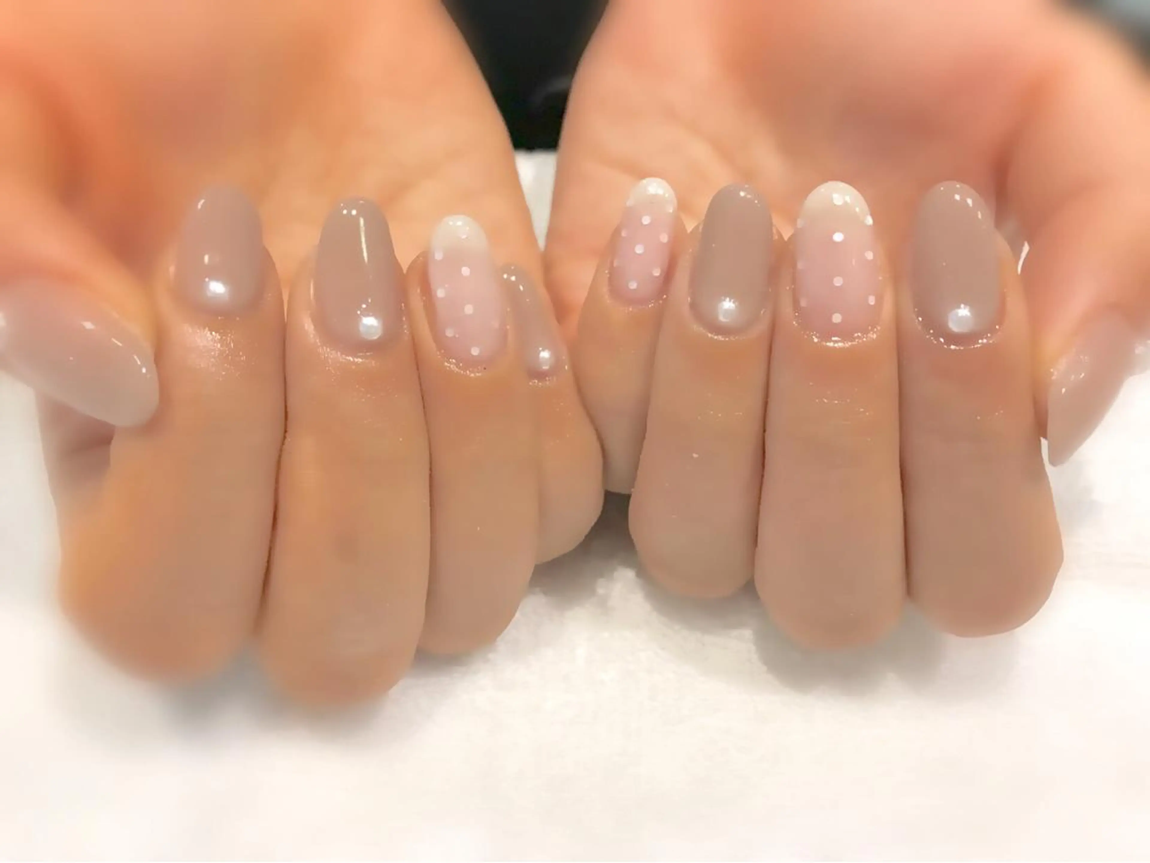 ネイル ドット ホワイト NARUMI HYODOのネイルデザイン