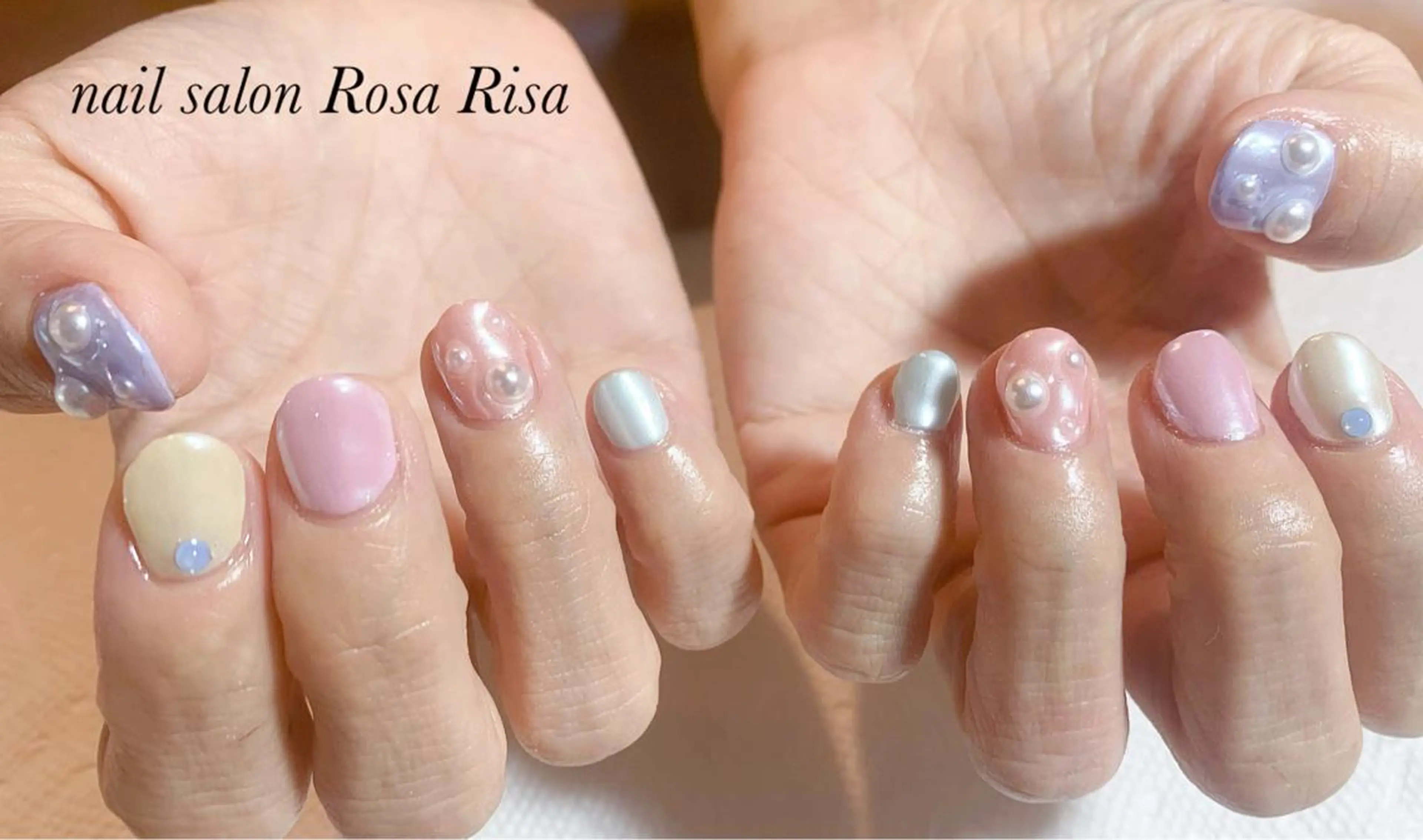 ショート ネイル ミラーネイル ホワイト ネイルスタジオ シェイクユアハンズのネイルデザイン