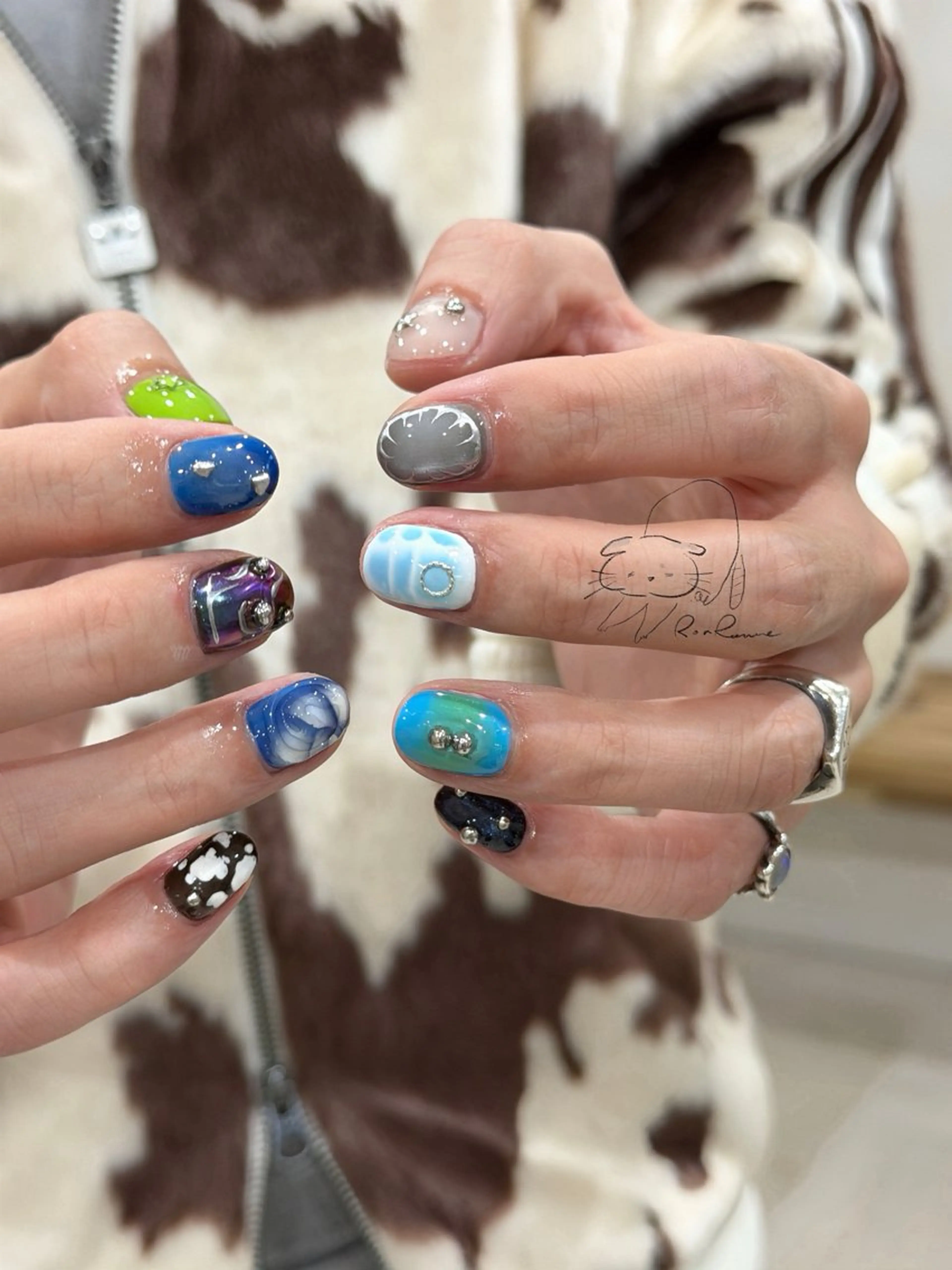 ネイル オーロラネイル 長さ出し フレンチネイル ジェルネイル ミラーネイル ハンドネイル ronronne .のネイルデザイン