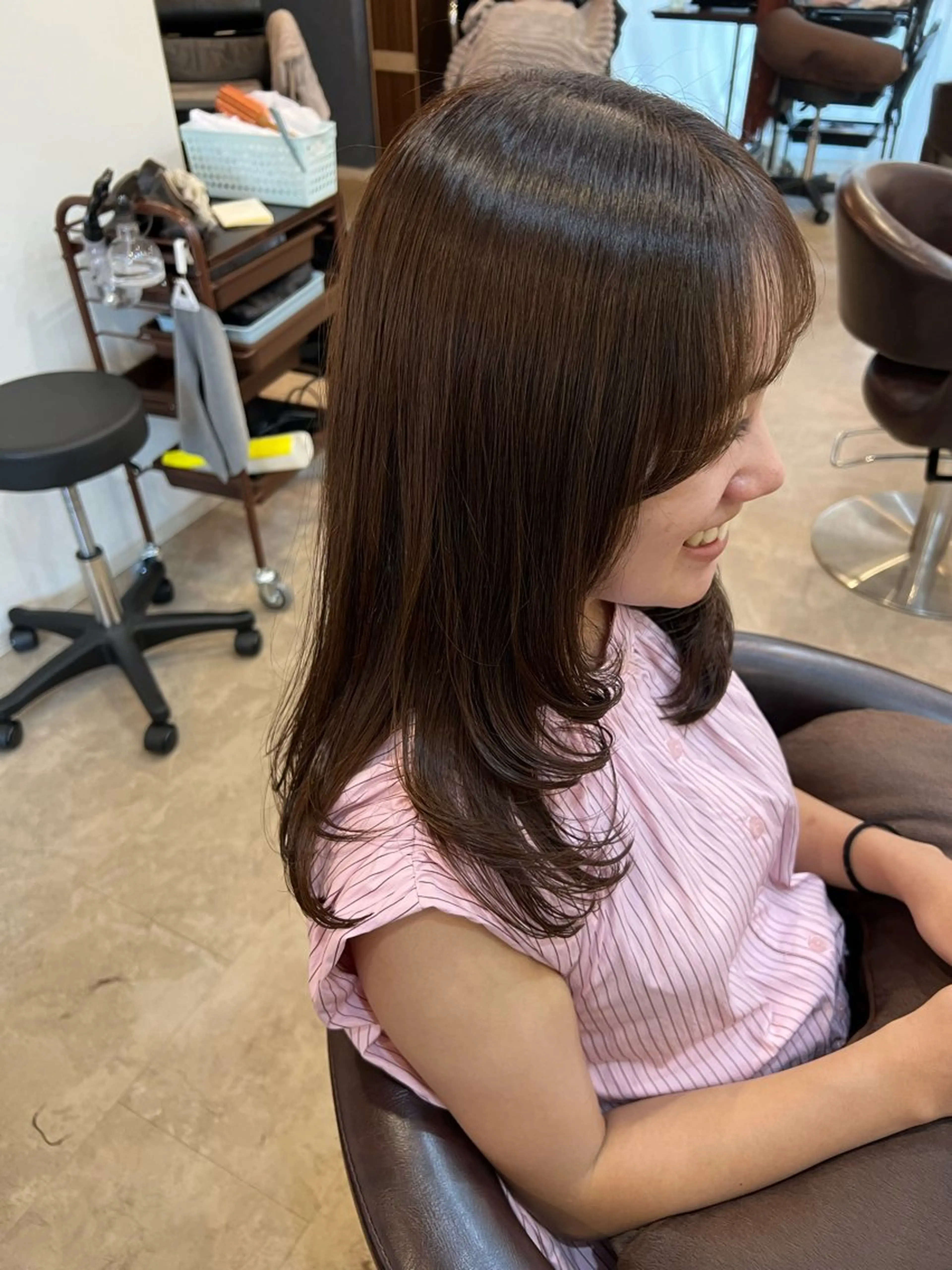 ミディアム 顔周りカット レイヤーカット カット ヘアカラー トリートメント ブリーチなしカラー 🌿‬脇黒丸 彩のヘアスタイル