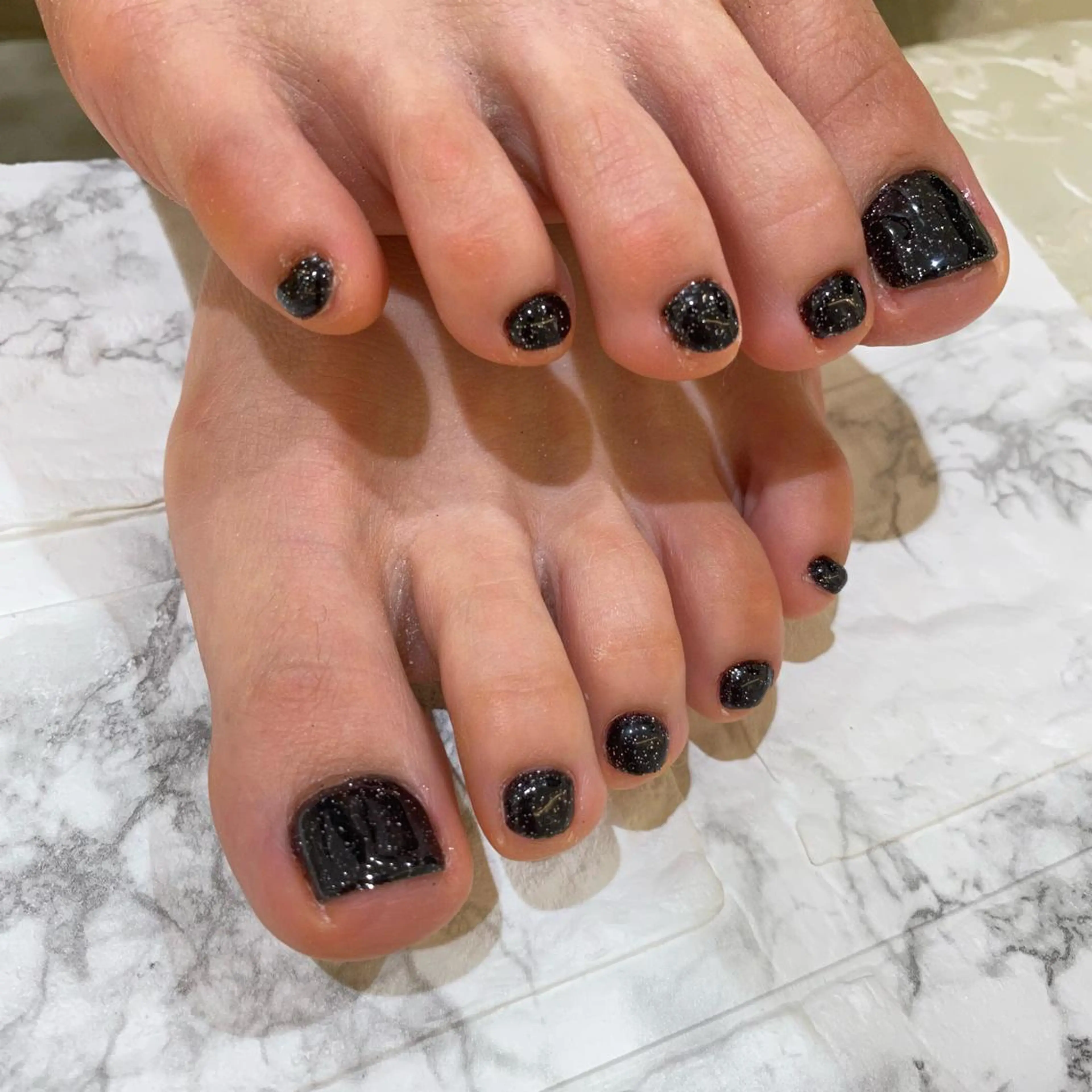 ネイル キラキラネイル ラメ(グリッター) フットネイル 🥀たなか れね🍋のマツエク・マツパデザイン