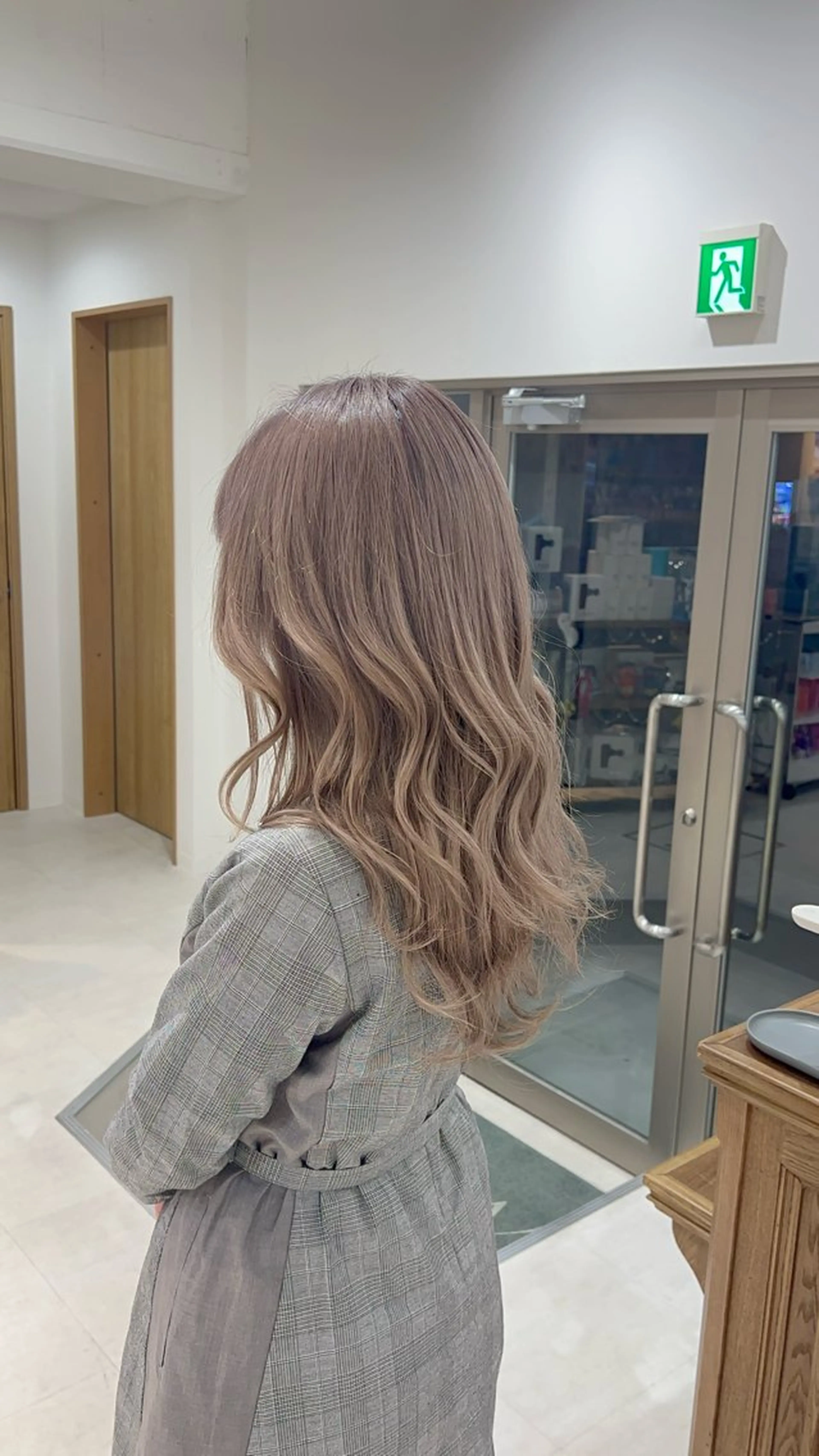 カラー ベージュカラー ブリーチ ミルクティーベージュ 青木 海斗のヘアスタイル