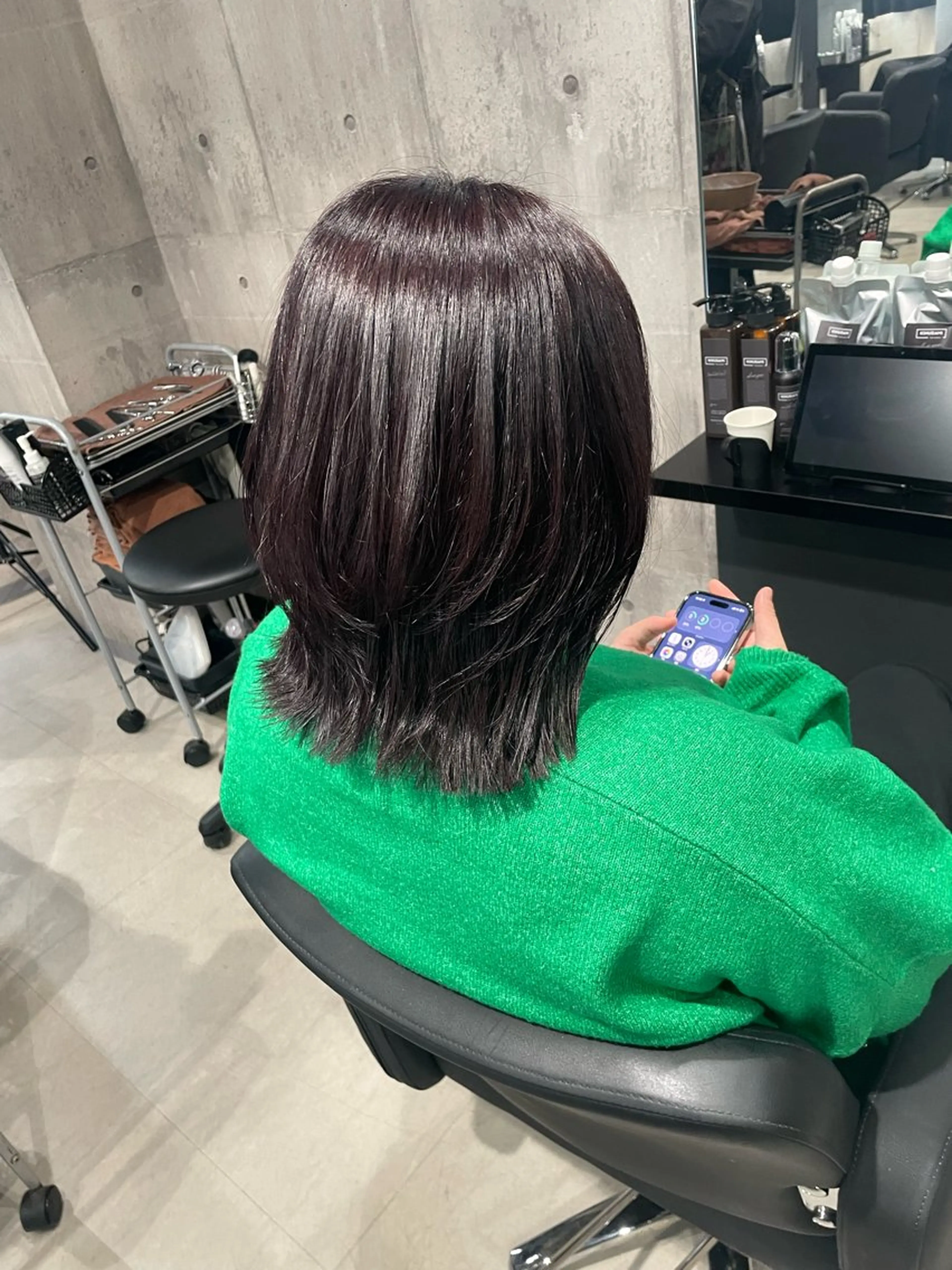 ミディアム ケアカラー レイヤーカット カット ヘアカラー トリートメント _WHITE 佐伯 碧のヘアスタイル