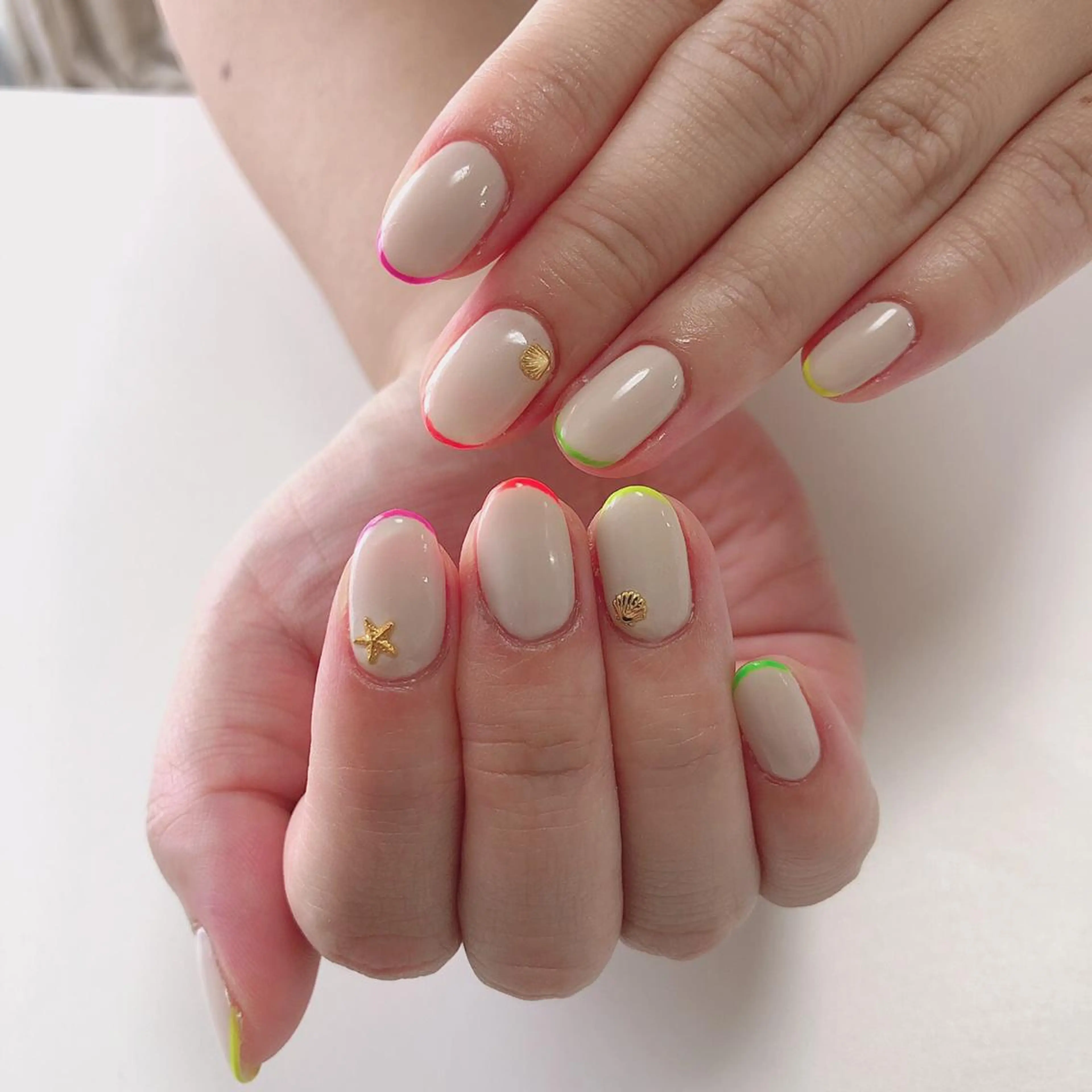 ネイル アートネイル 長さ出し フットネイル グリーン ニュアンスネイル Lily Roseスタッフ一同のマツエク・マツパデザイン