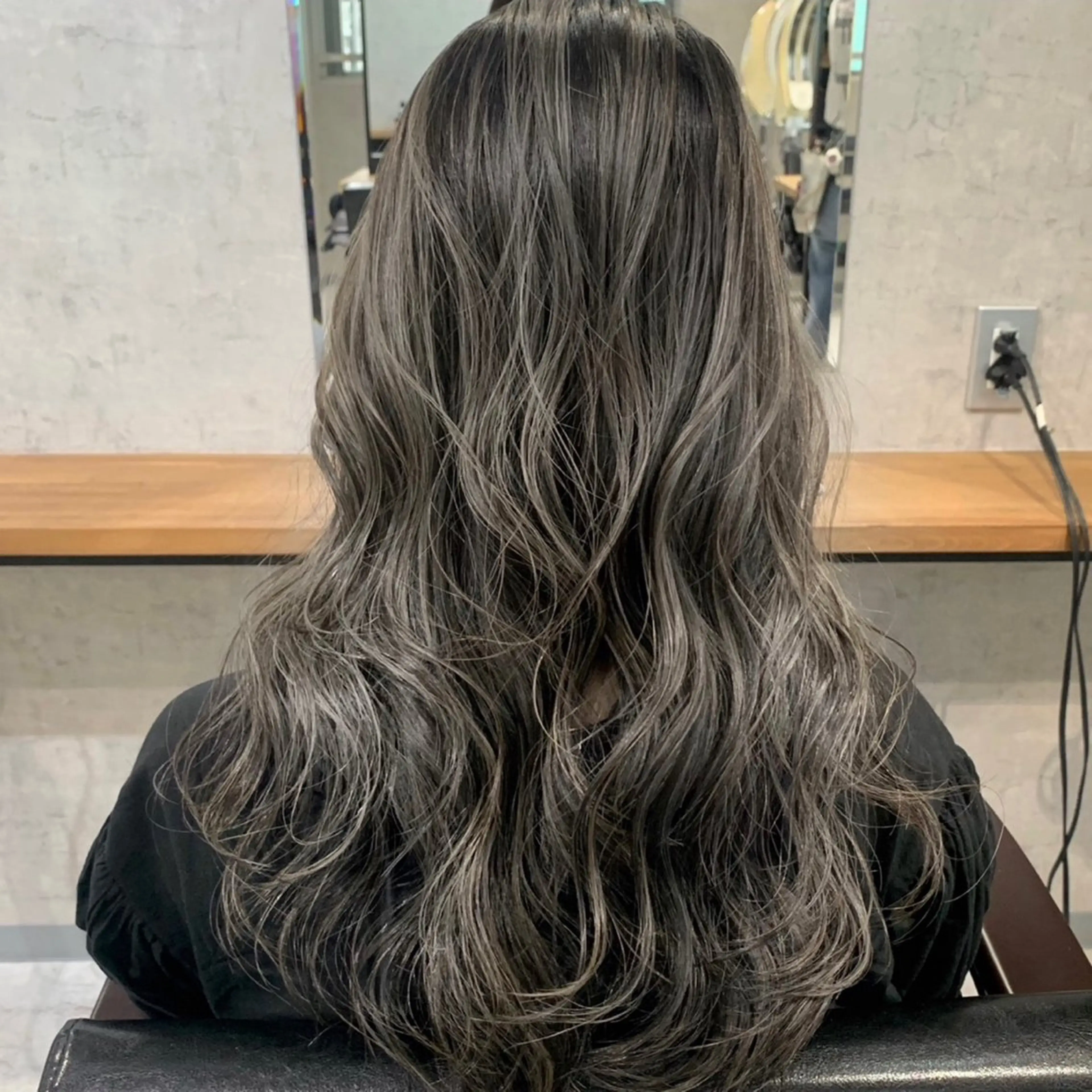 ロング カラー ブリーチ 透明感カラー グレージュ ヘアカラー 松井那津子 /ハイライトブリーチのヘアスタイル