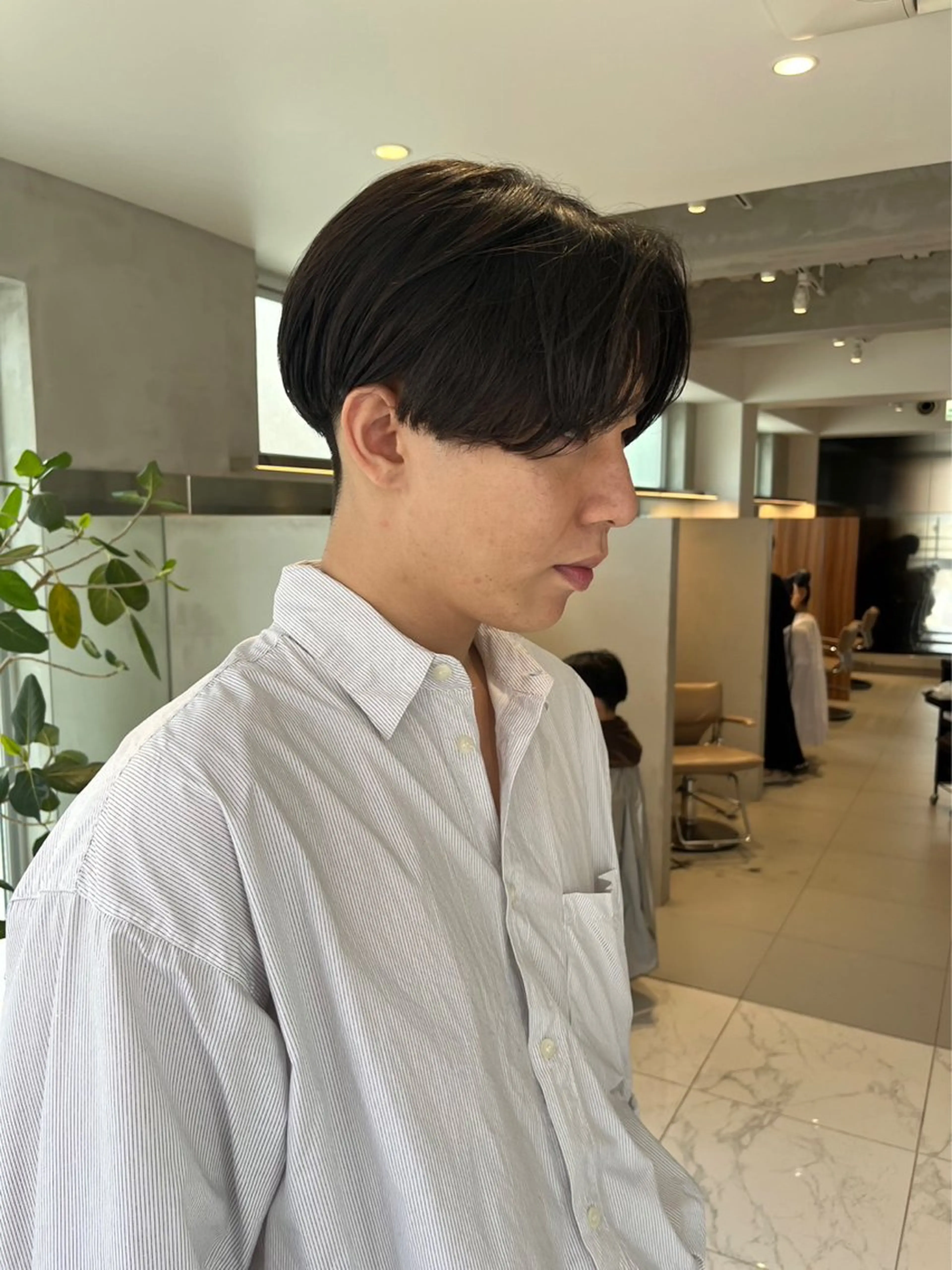 メンズ センターパート 透明感モテ艶髪カラー Gallicaイリサのヘアスタイル