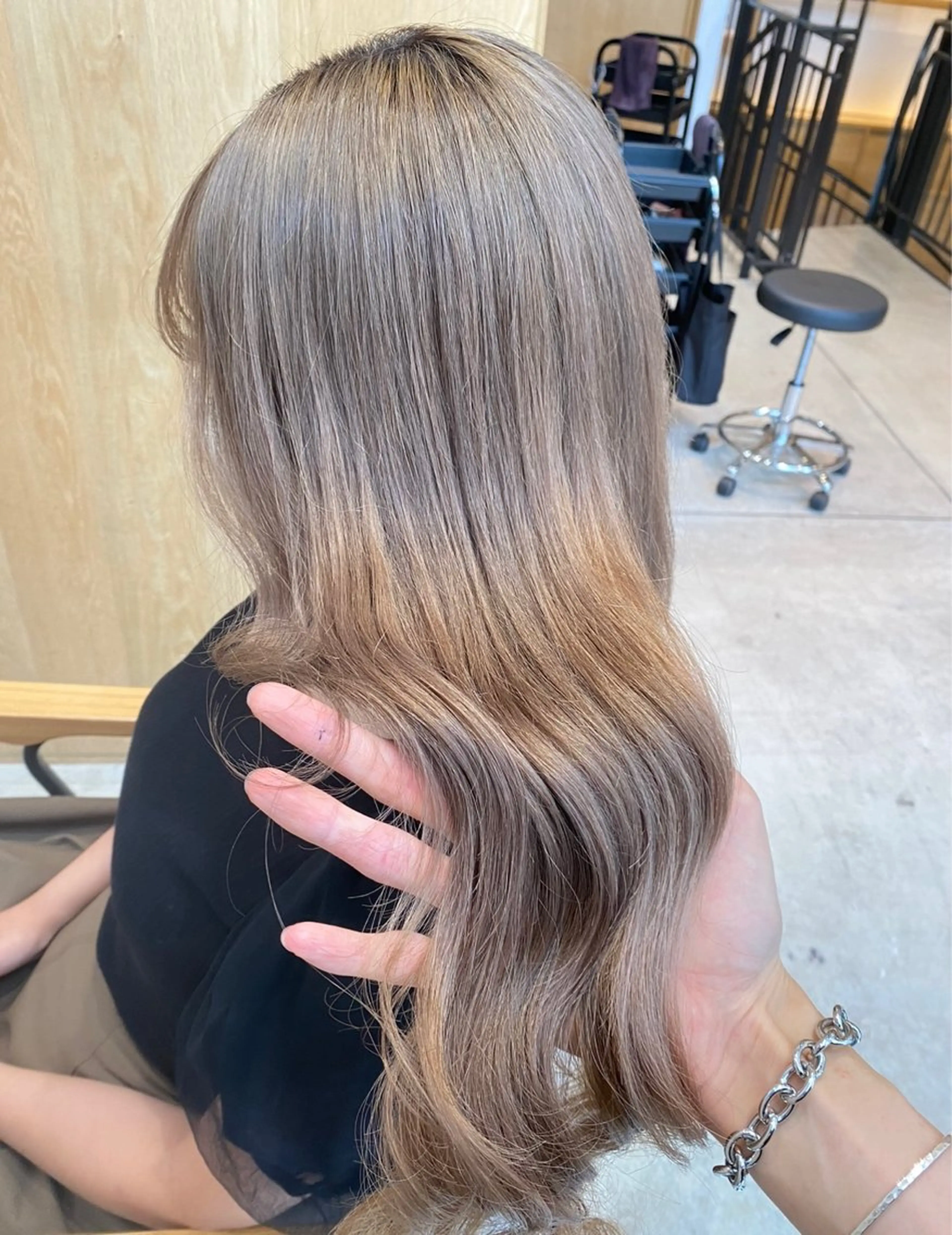 ロング カラー パーマ ヘアアレンジ ベージュカラー ブリーチ 透明感カラー グレージュ ラベンダーカラー 中顔面短縮カット🪽 レイヤー🥀コウヘイのヘアスタイル