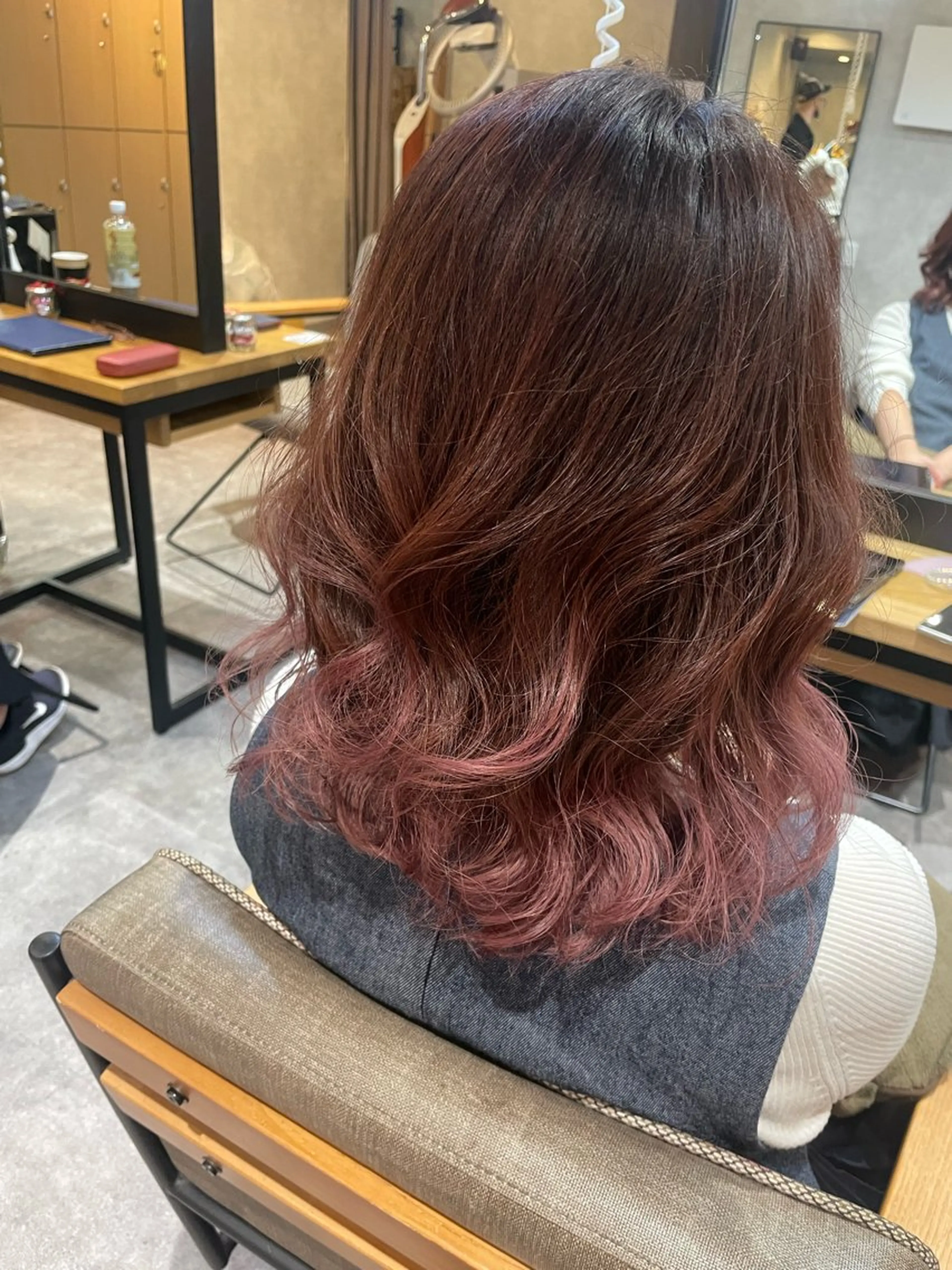 セミロング ピンクブラウン 大久保 佳奈のヘアスタイル