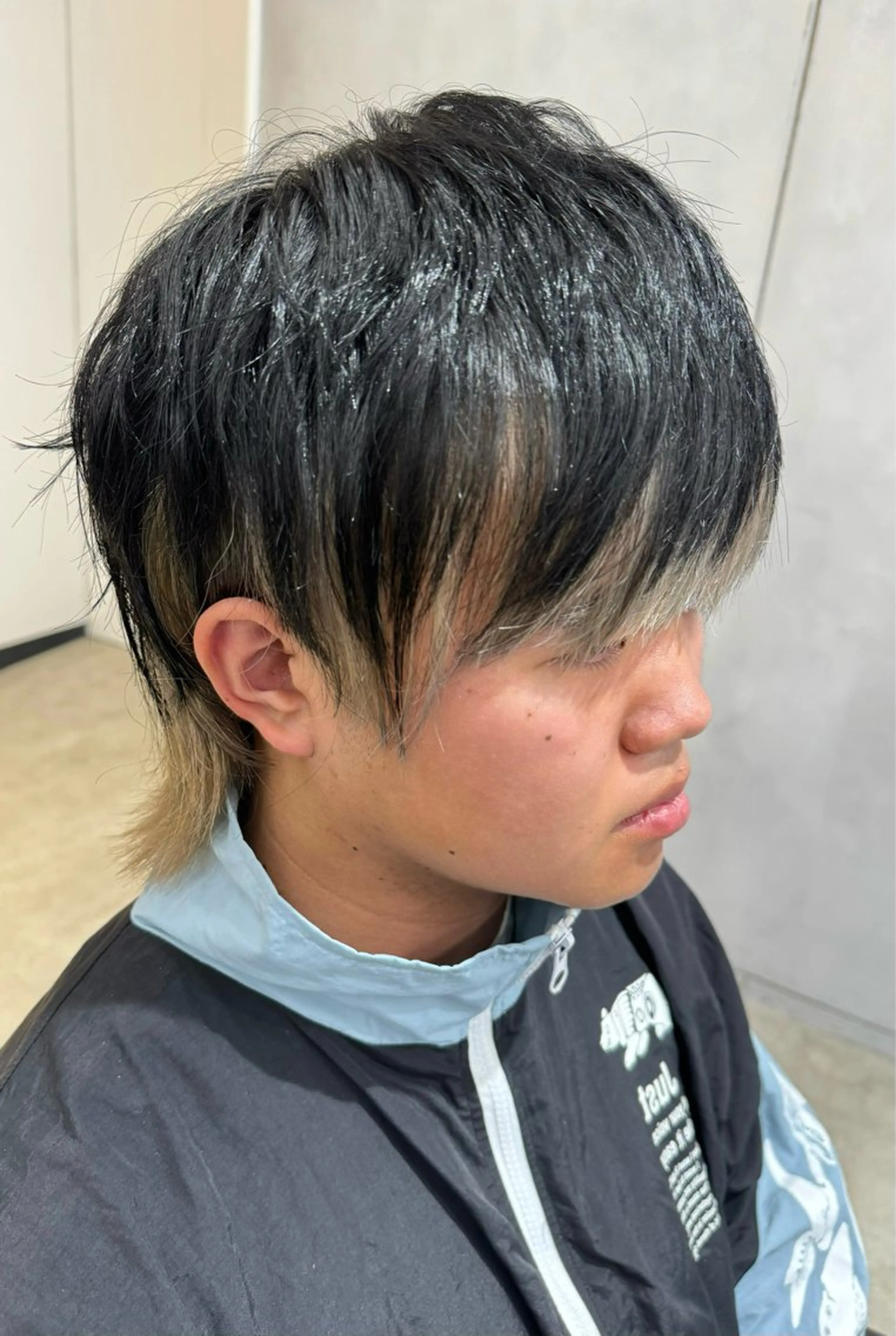 カラー メンズ メンズウルフカット ベージュカラー ホワイトベージュ ウルフカット カット ヘアカラー トリートメント 透明感カラー✨艶髪 制作🌱山根あゆみのヘアスタイル