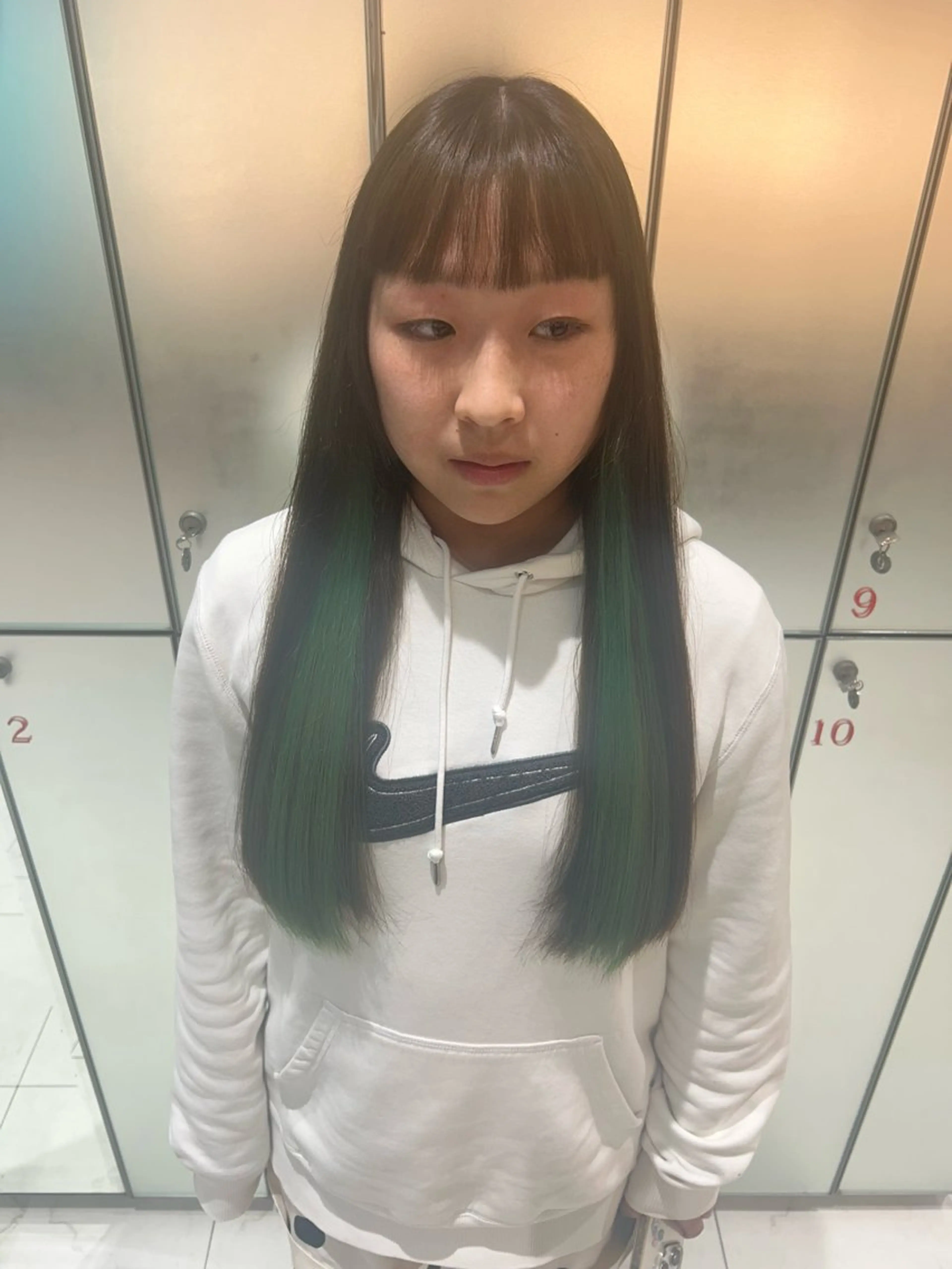 ロング カラー 山﨑 ちなつのヘアスタイル