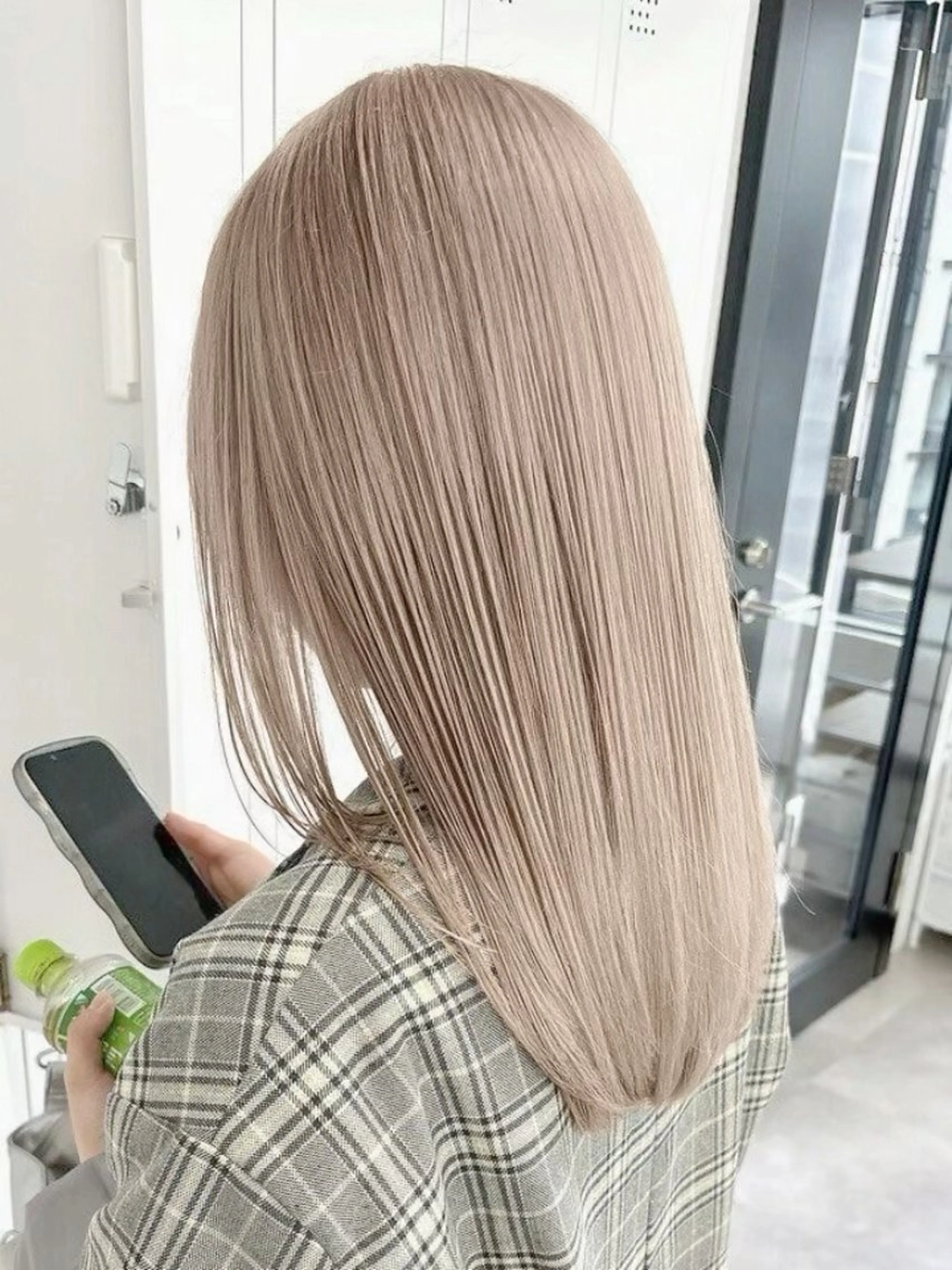 セミロング ヘアカラー トリートメント ハイトーンイヤ リングカラー清水隆央のヘアスタイル