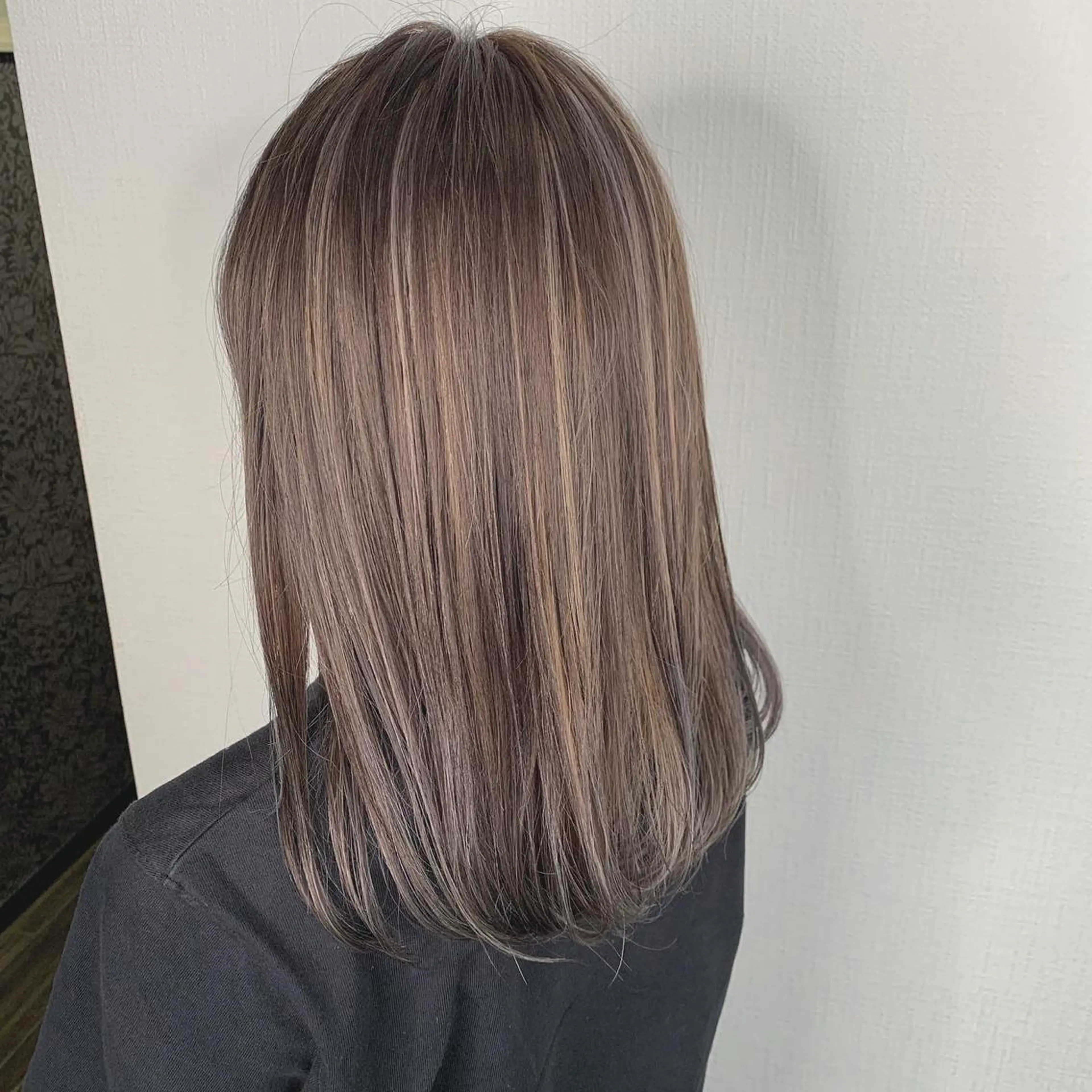 ミディアム ハイライト ヘアカラー 佐藤 香太のヘアスタイル