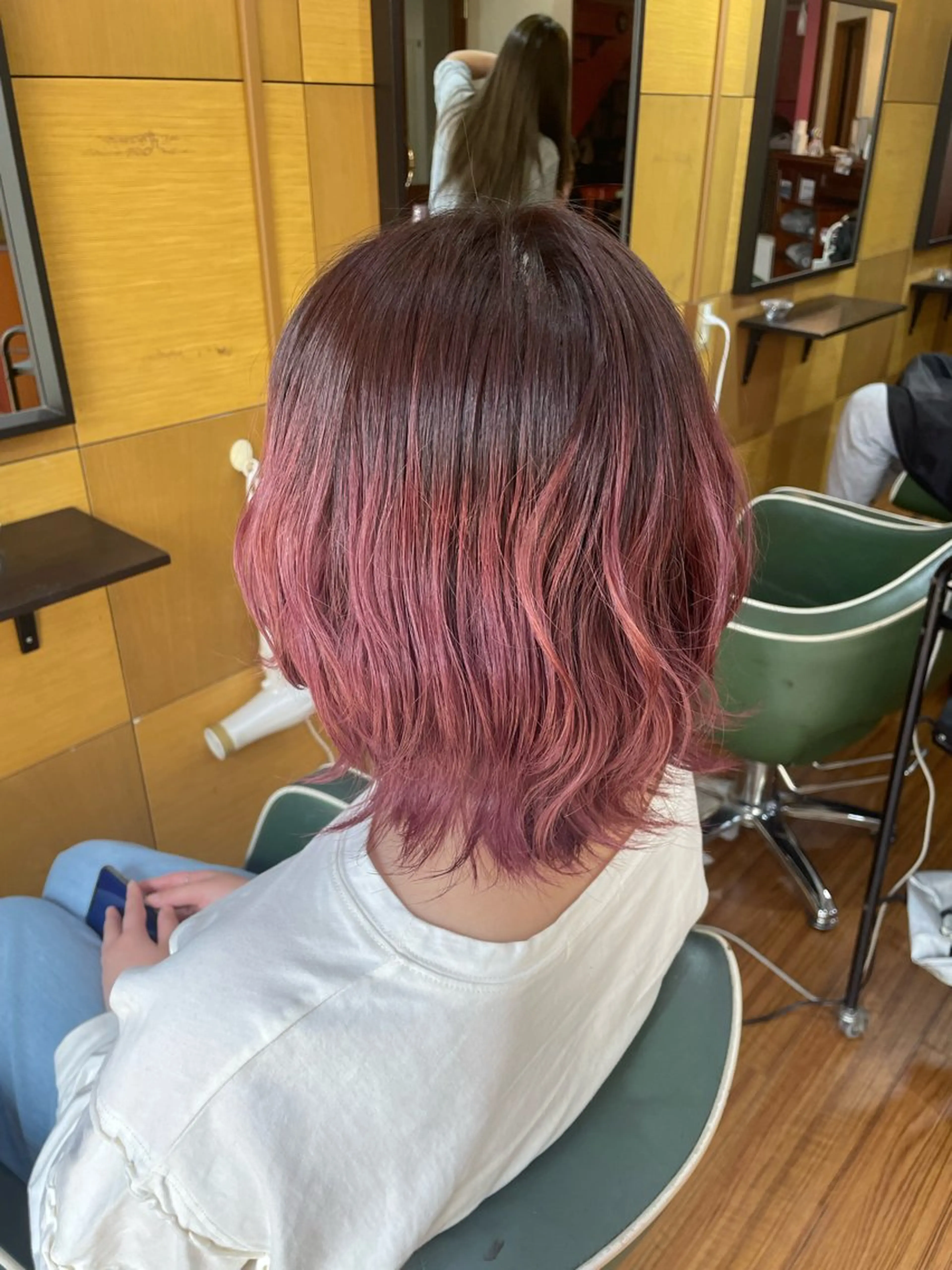 ショート ヘアカラー トリートメント 奥野碧🌈艶髪 /ダメージレスカラーのヘアスタイル