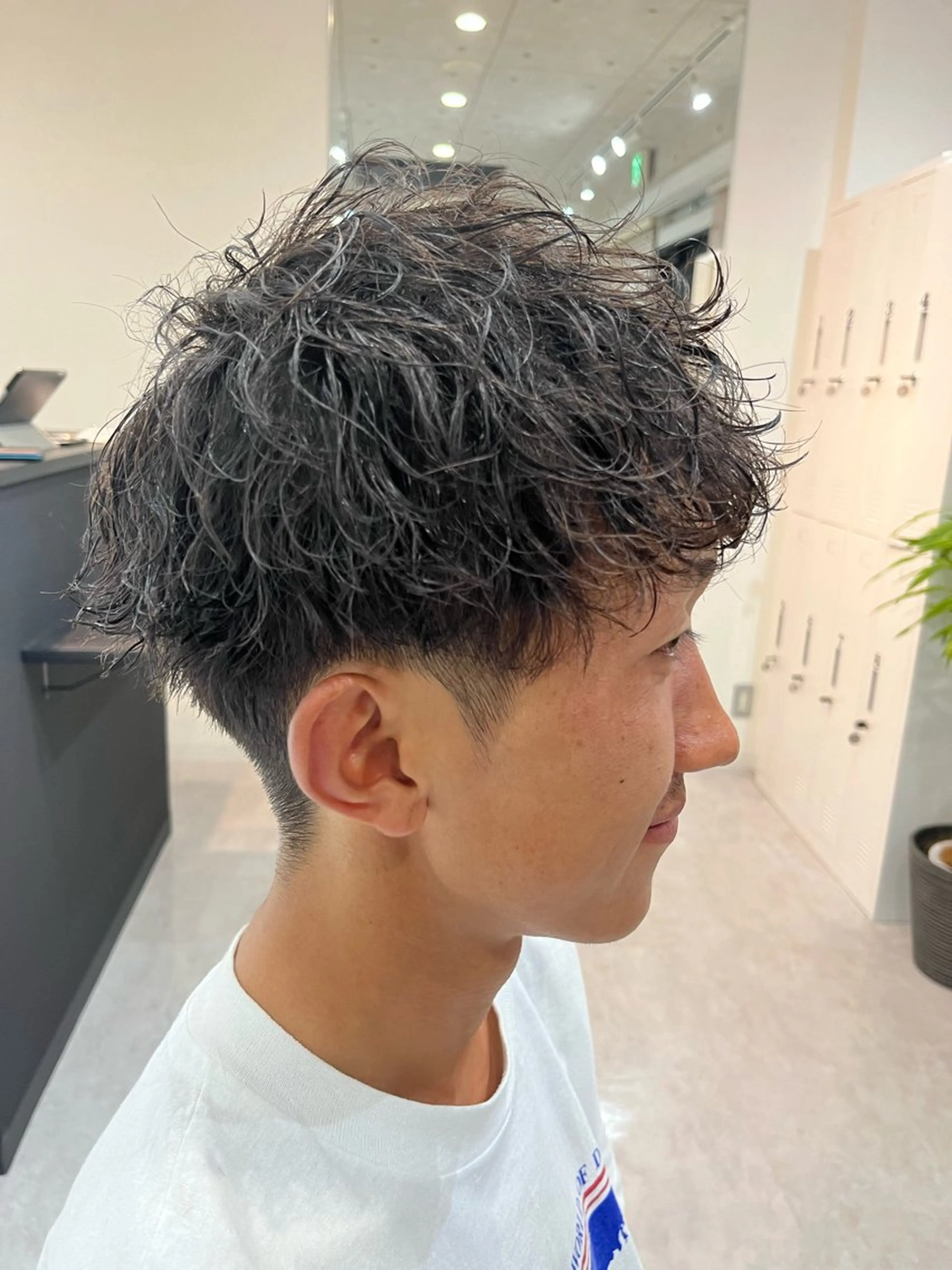 ショート パーマ メンズ メンズパーマ 波巻きパーマ スパイラルパーマ カット パーマ 【店長】メンズ職人 短髪　ハイトーン🔥のヘアスタイル