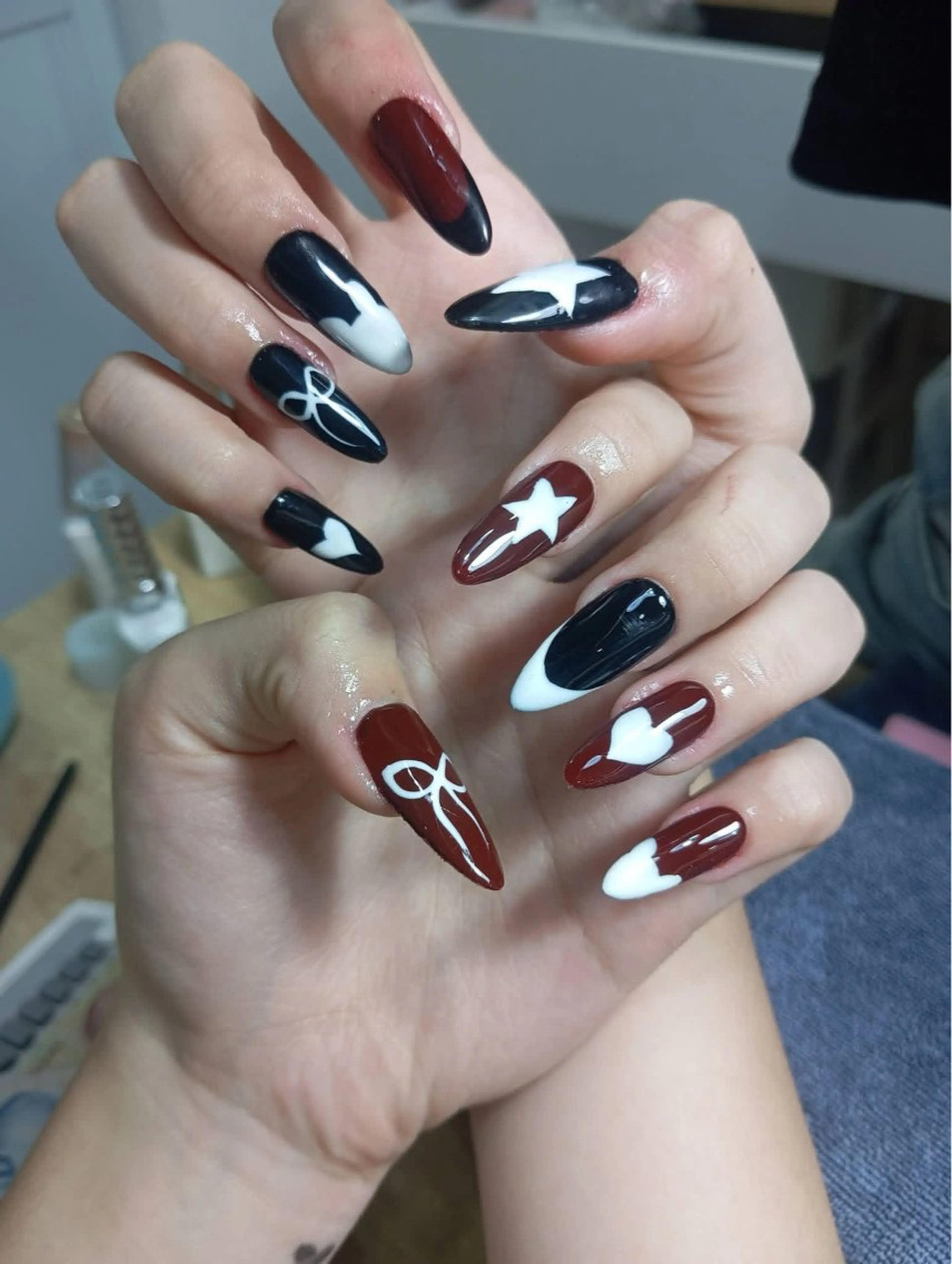 ネイル チークネイル フレンチネイル グラデーション 韓国ネイル マグネットネイル ハンドネイル JIN 168 新大久保のネイルデザイン