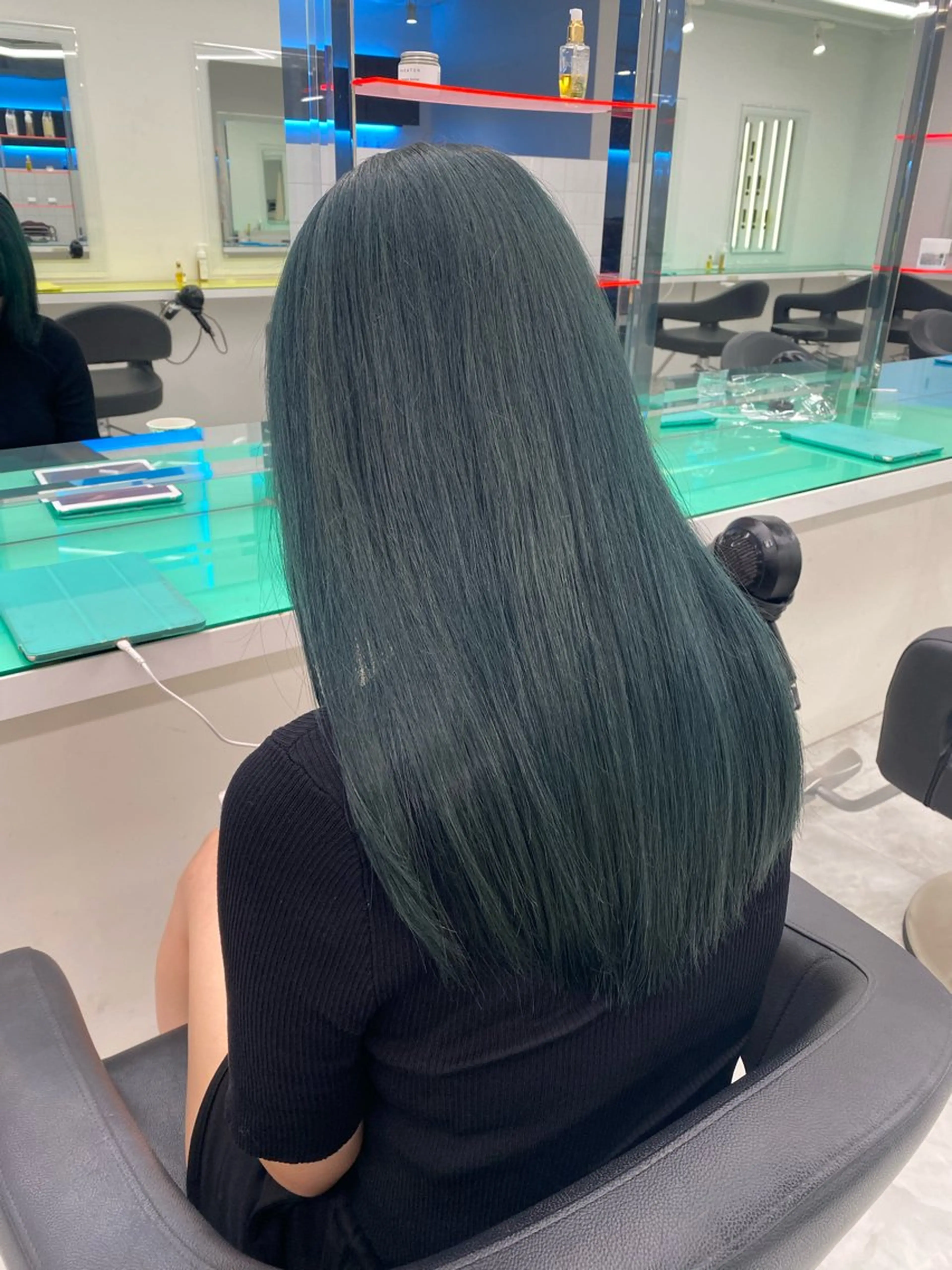 ロング カラー ヘアアレンジ 艶カラー/ハイトーン /レイヤーカットのヘアスタイル