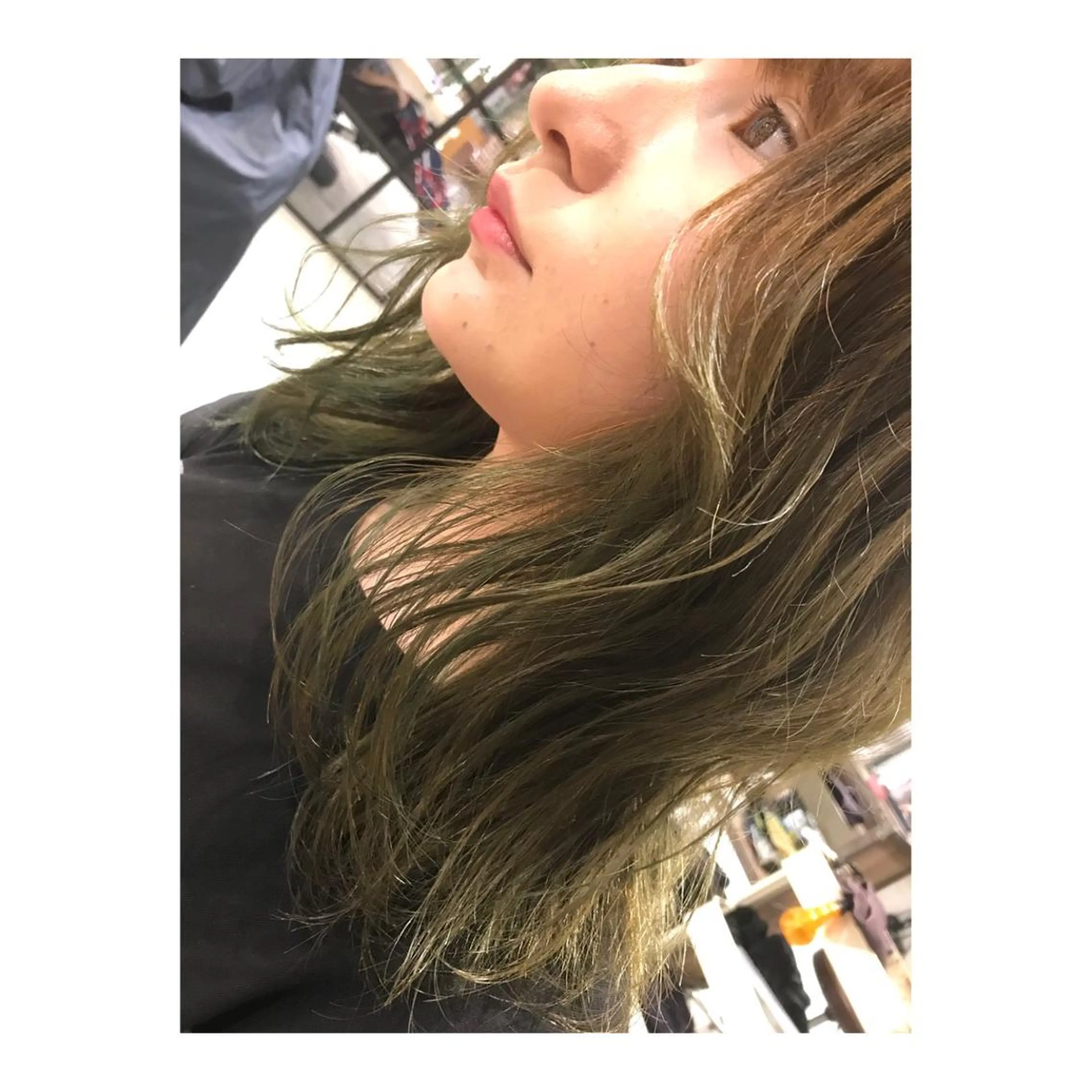 ミディアム カラー ベージュカラー ハイトーンカラー 外ハネヘア 竹嶌 健吾のヘアスタイル