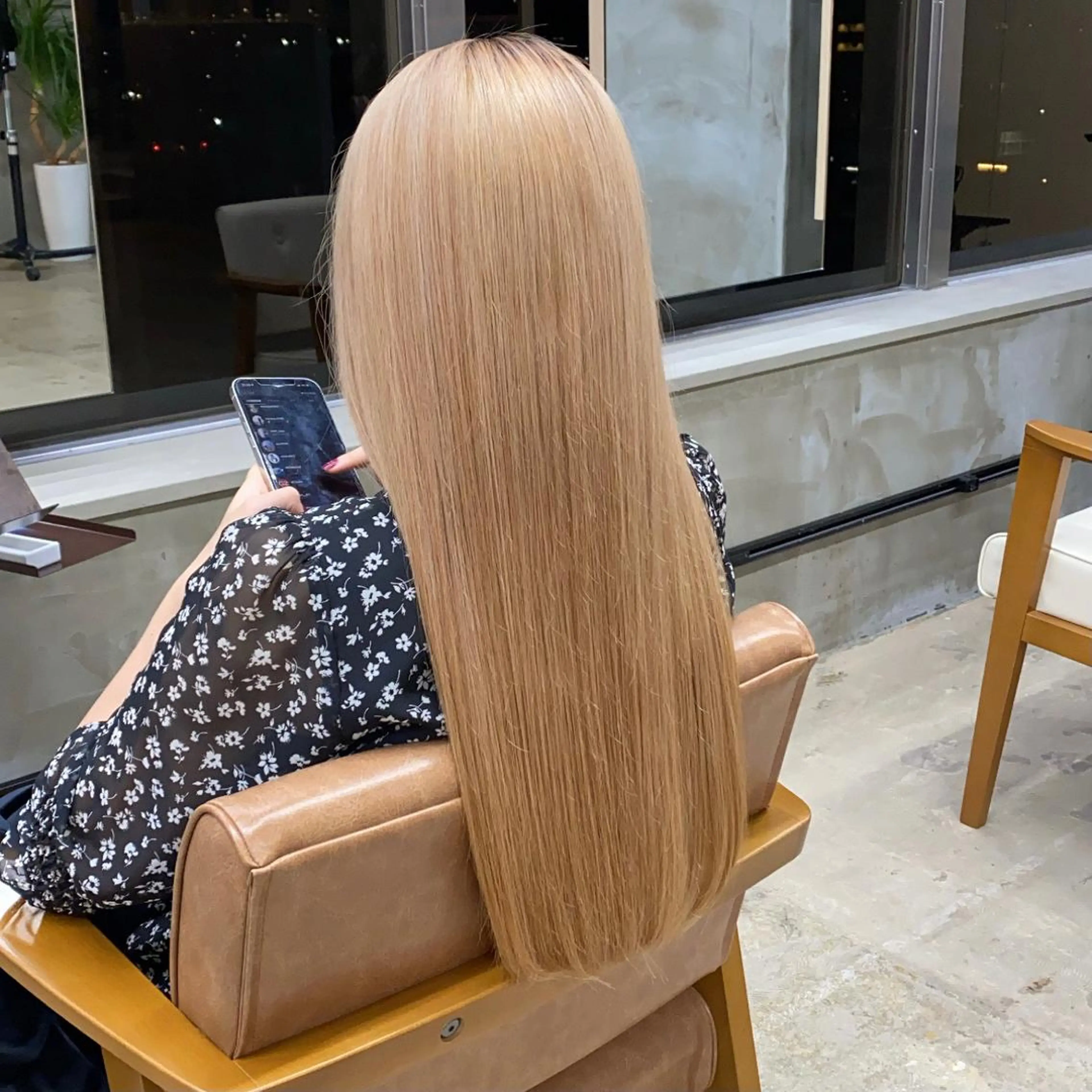 ロング 茜璃/ブリーチカラー /レイヤーカットのヘアスタイル