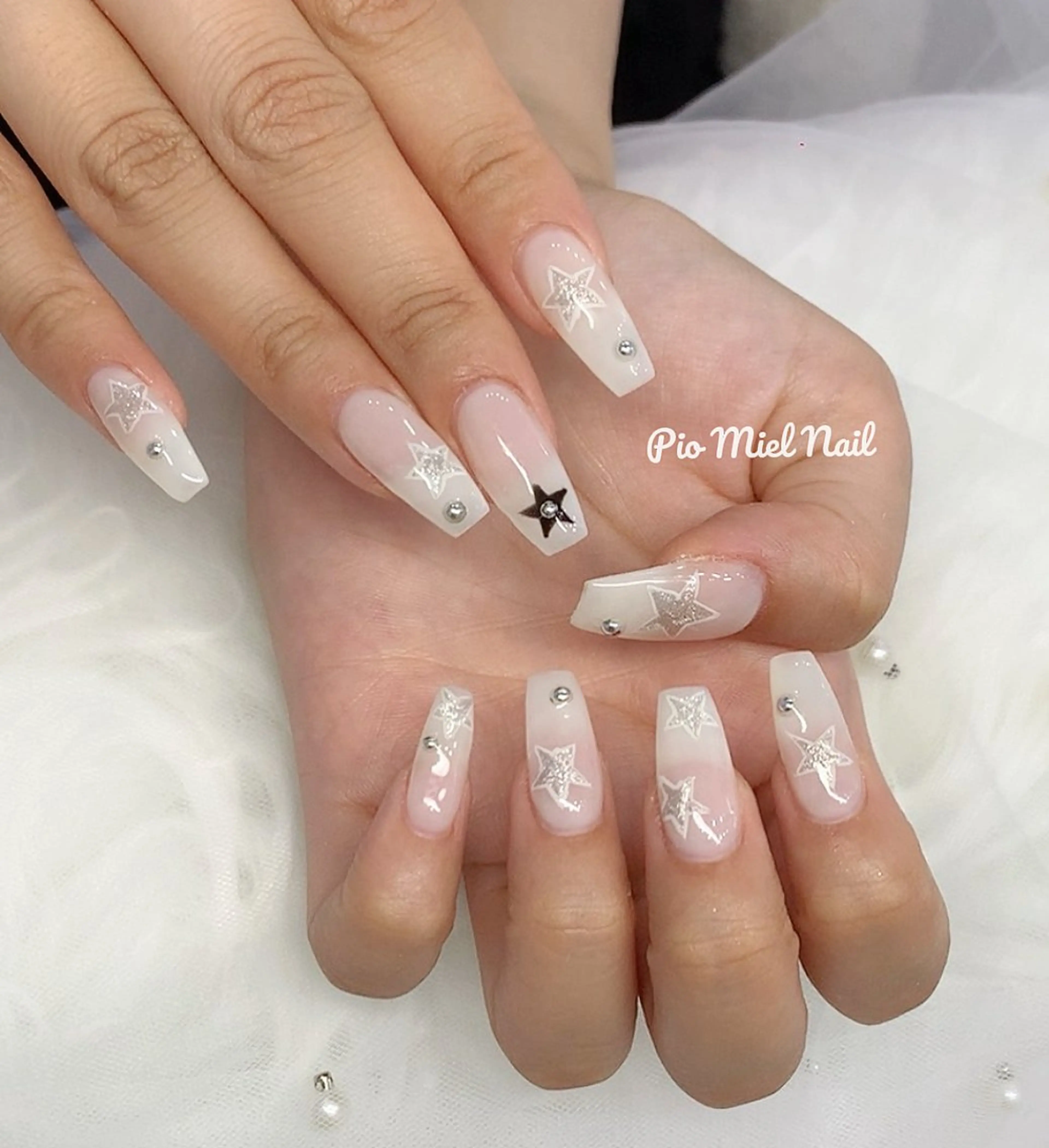 ミディアム 韓国風ヘア Pio Mielのネイルデザイン