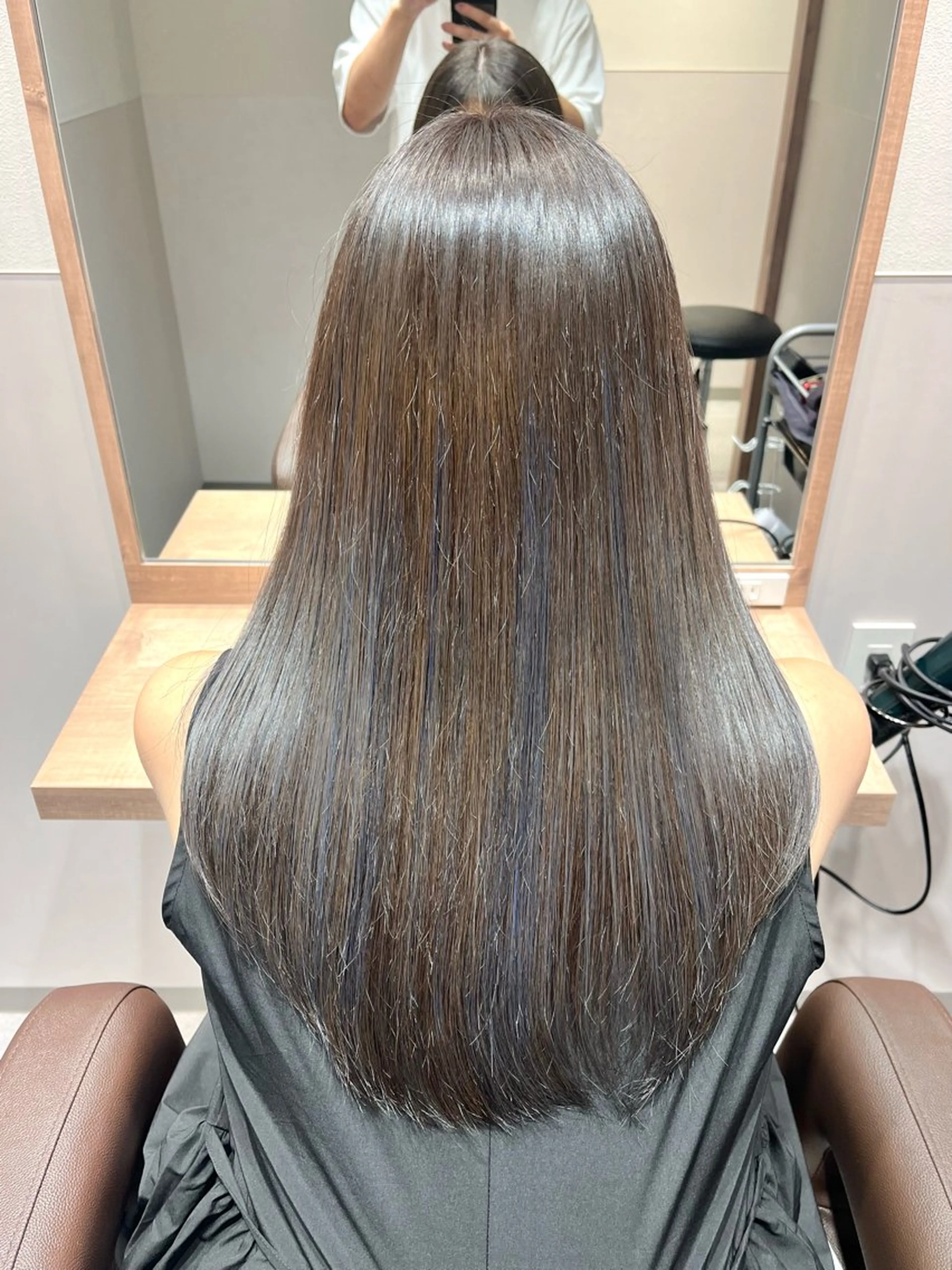 セミロング カラー マツエク・マツパ ブルーカラー グレージュ 髪質改善 トリートメント 【美髪を叶える】中谷 彰宏（アキ)のヘアスタイル