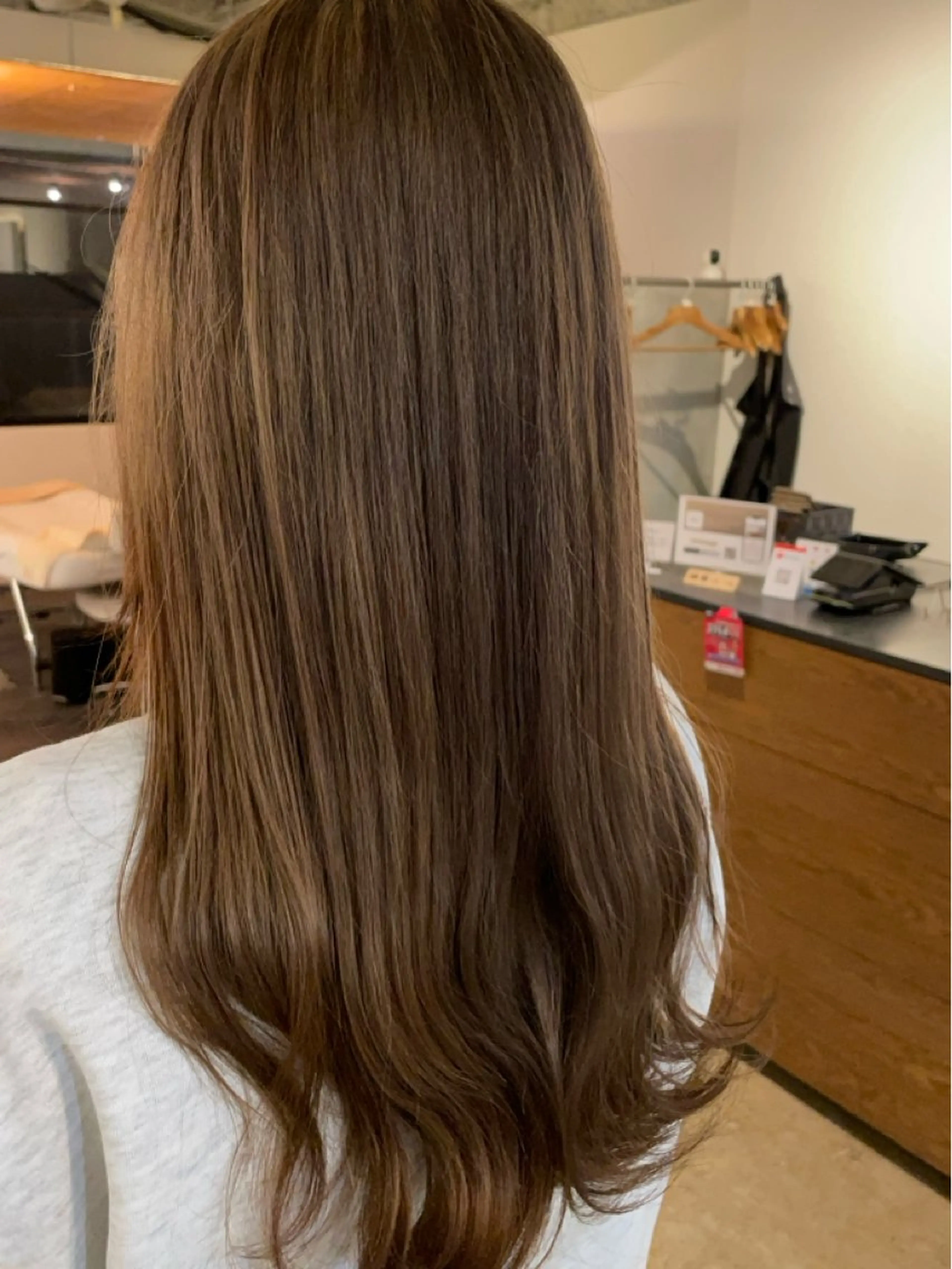 カラー ベージュカラー ブリーチ ミルクティーベージュ 宮原 愛果のヘアスタイル