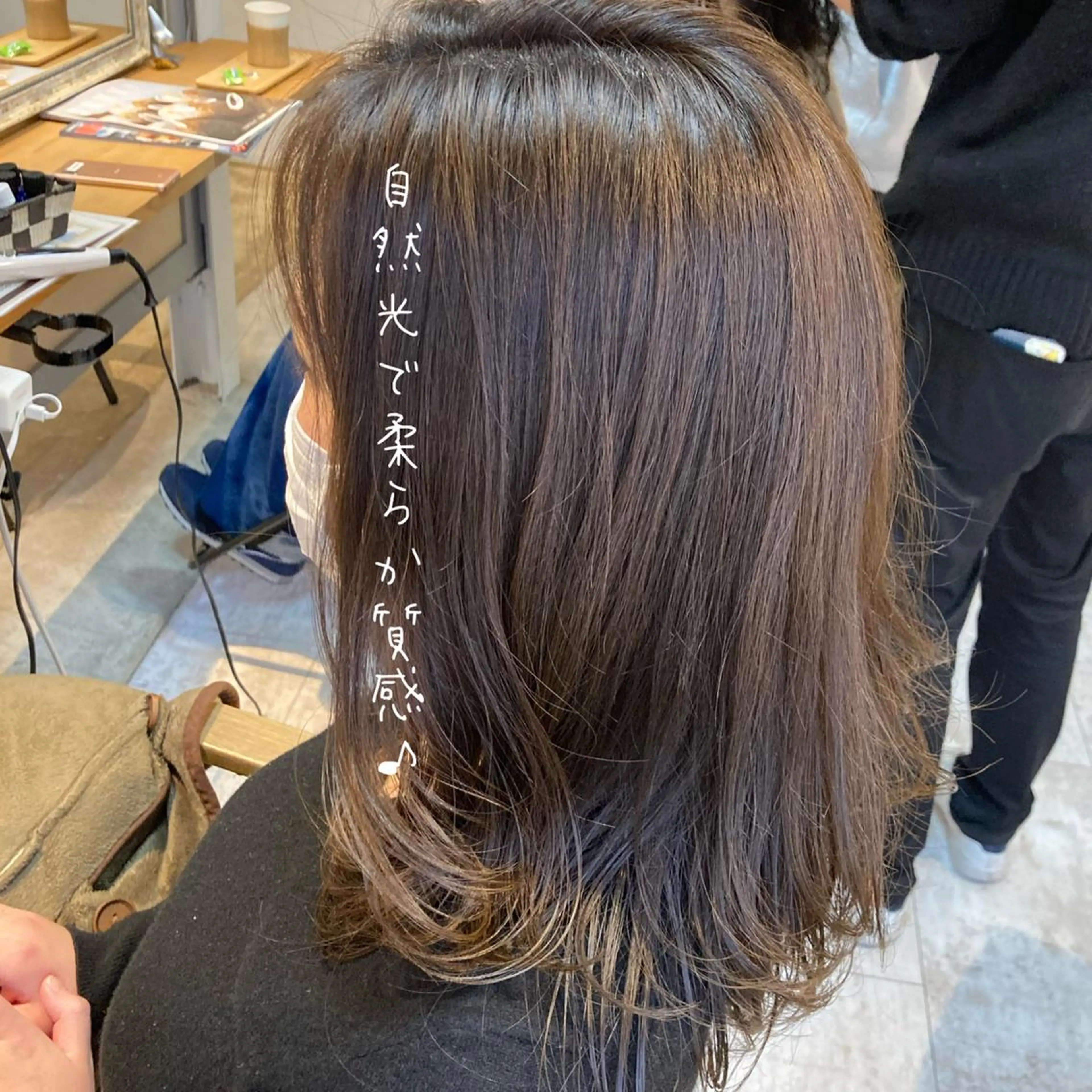 ミディアム カラー アッシュ アッシュグレー アッシュグレージュ ブリーチ 透明感カラー 【女性指名No.1】 西口直子のヘアスタイル