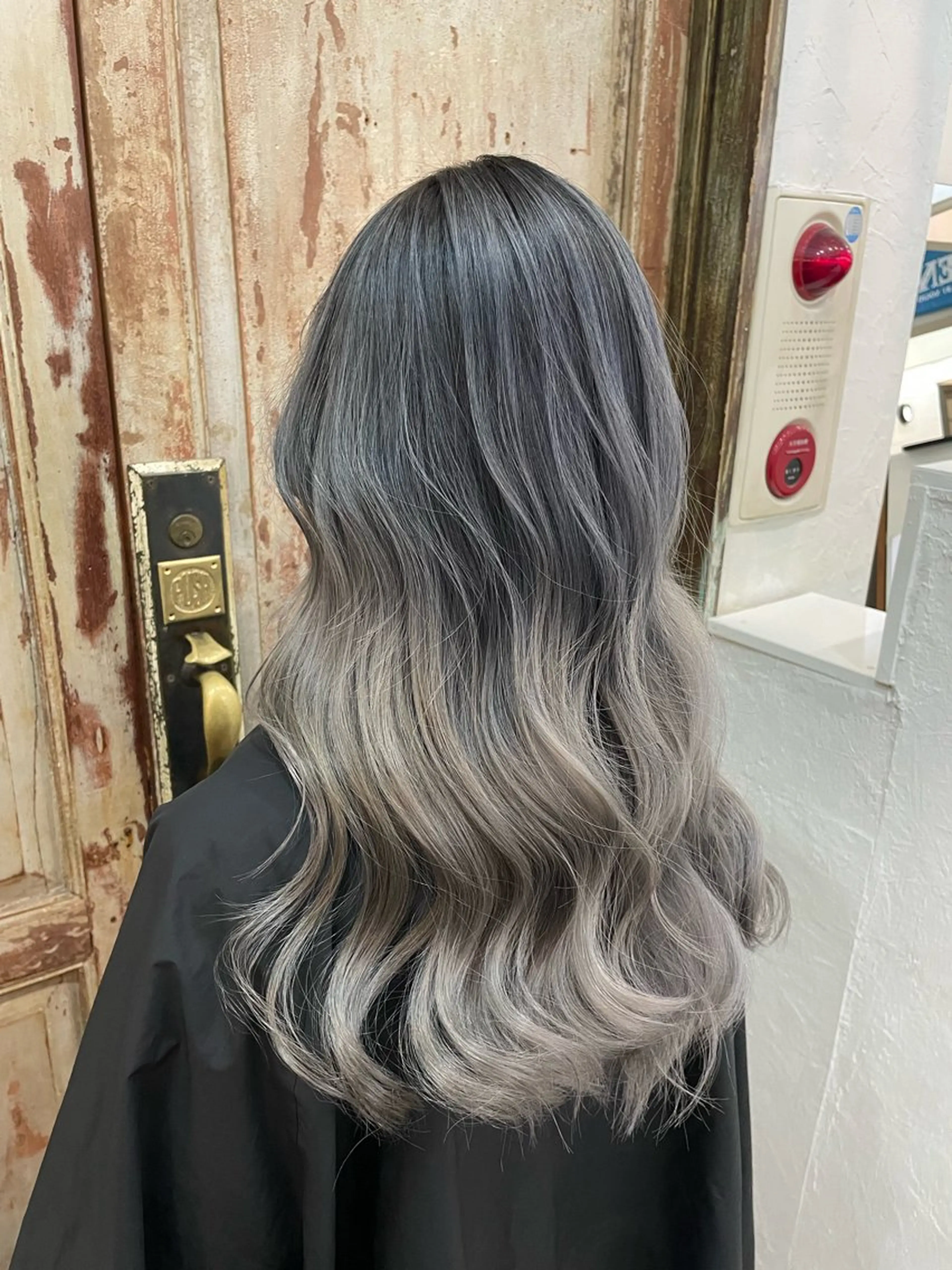 カラー バレイヤージュ ブリーチ Miu🤍透明感カラ ー🫧ショートカットのヘアスタイル